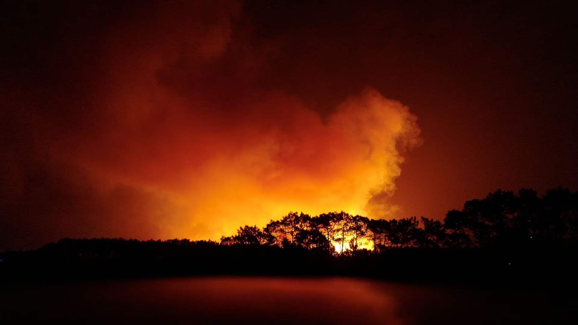 Firefighters continue to battle raging wildfire in Portugal amidst intense heatwave