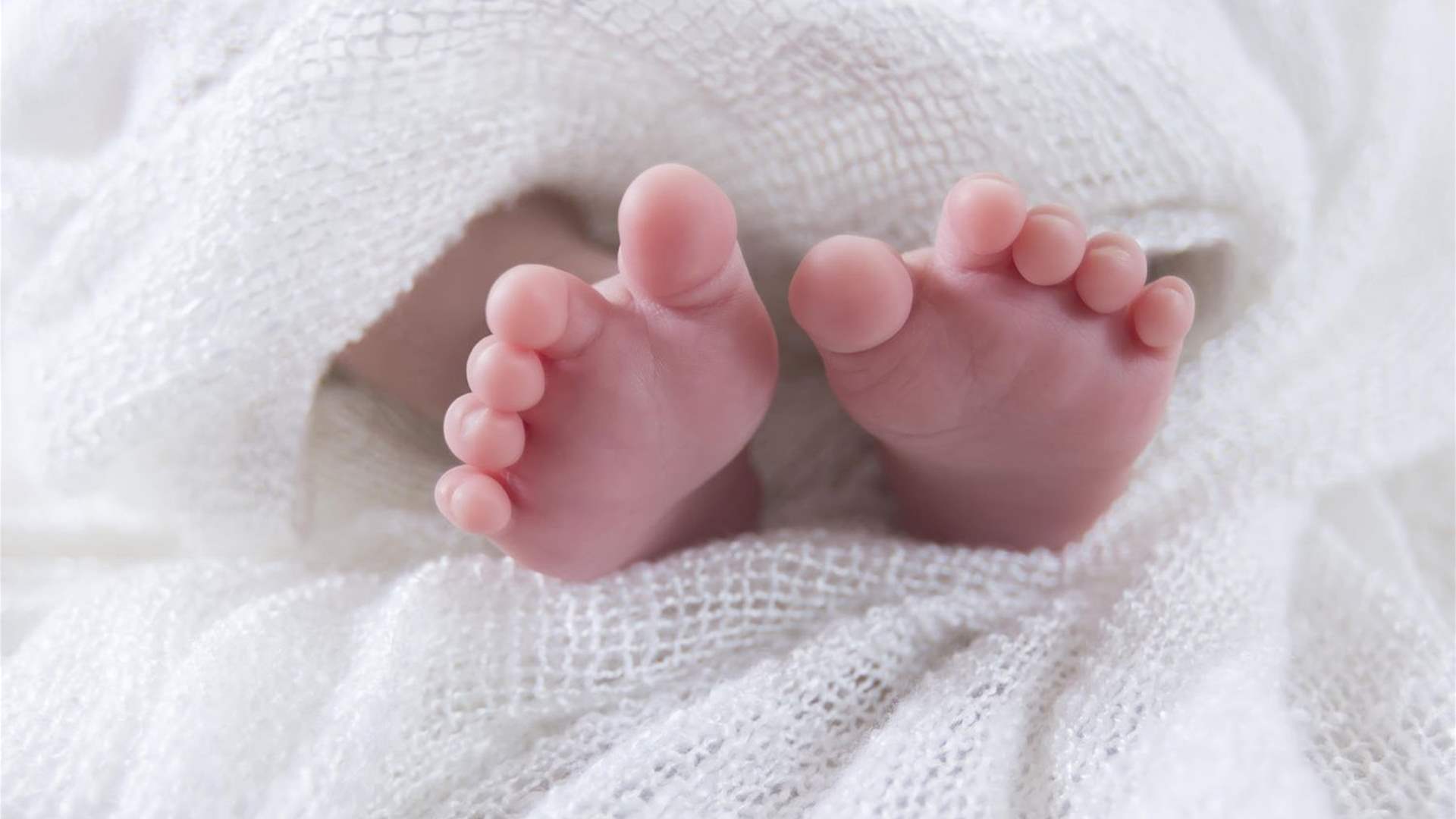 "من الجيد أن لديّ قطعة منه معي"... أم تنجب طفلةً من زوجها بعد 3 سنوات من رحيله