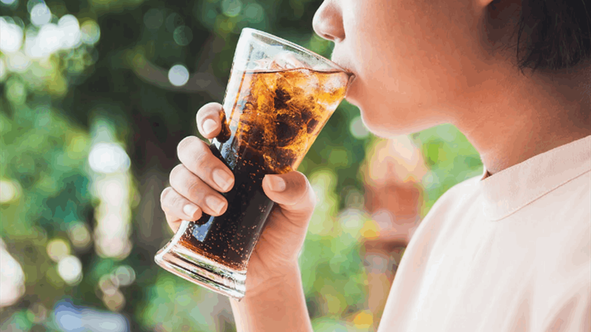 "شرب الصودا يوميًا قد يزيد من خطر الإصابة بسرطان الكبد بنسبة 85%"...وهذه التفاصيل!