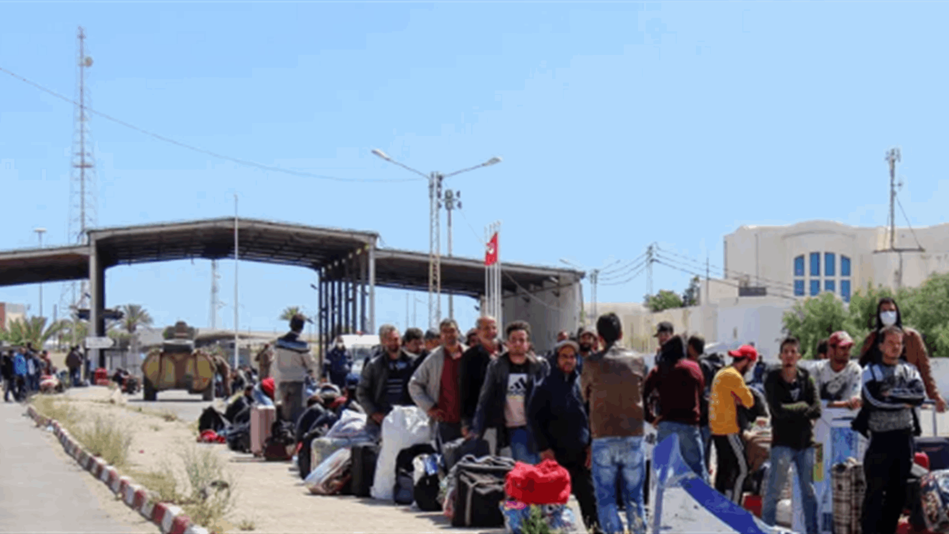 تونس وليبيا تتفقان على إيواء مهاجرين عالقين عند الحدود