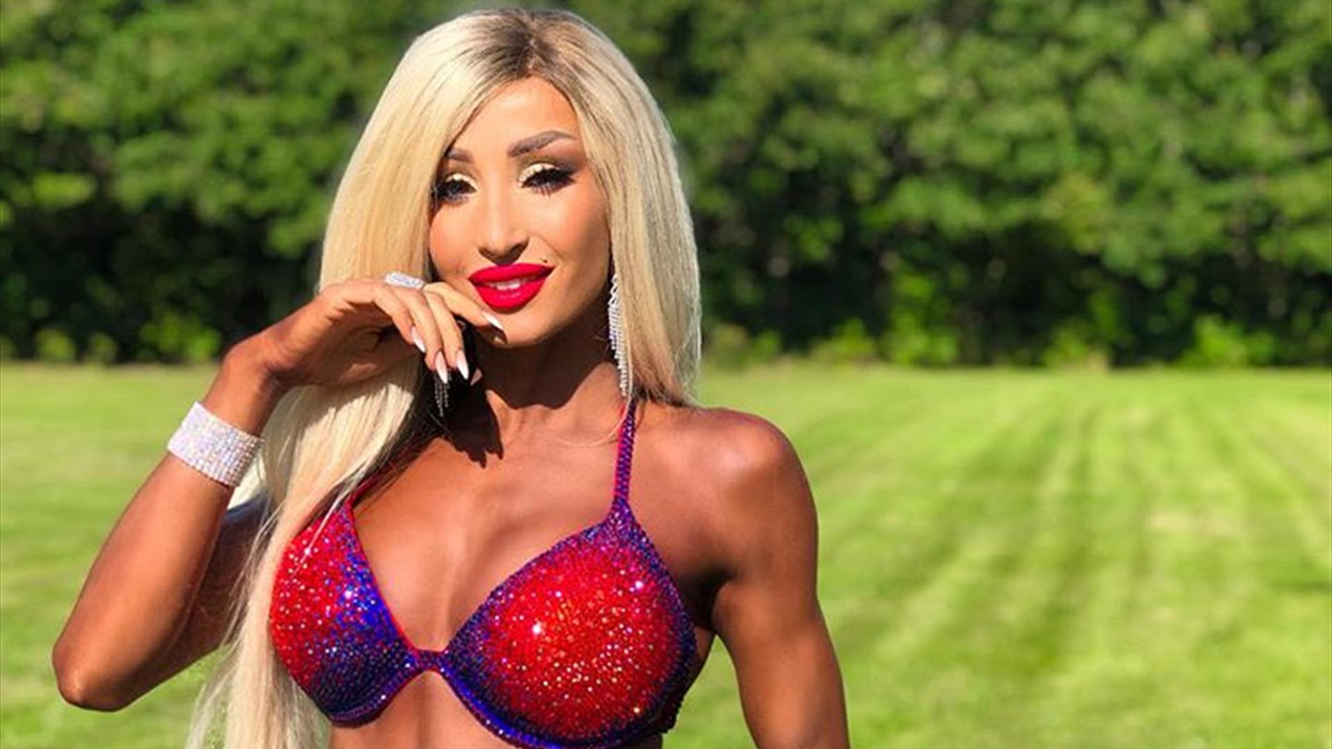 مايا نعمة تتحوّل إلى دمية باربي حقيقيّة.. تحوّل صادم بالمكياج (فيديو) 