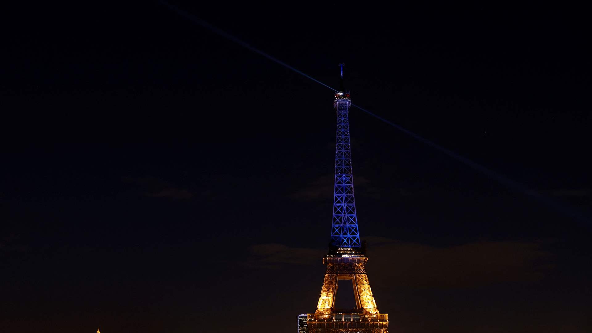 Evacuation of Eiffel Tower following security alert