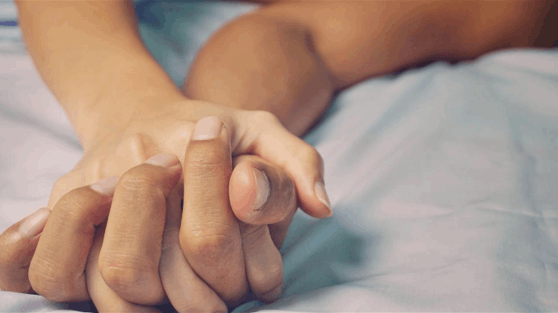 سيدة تطلب من زوجها أمنية غريبة قبل وفاتها... خيانته للمرة الأخيرة مع حبيبها السابق!