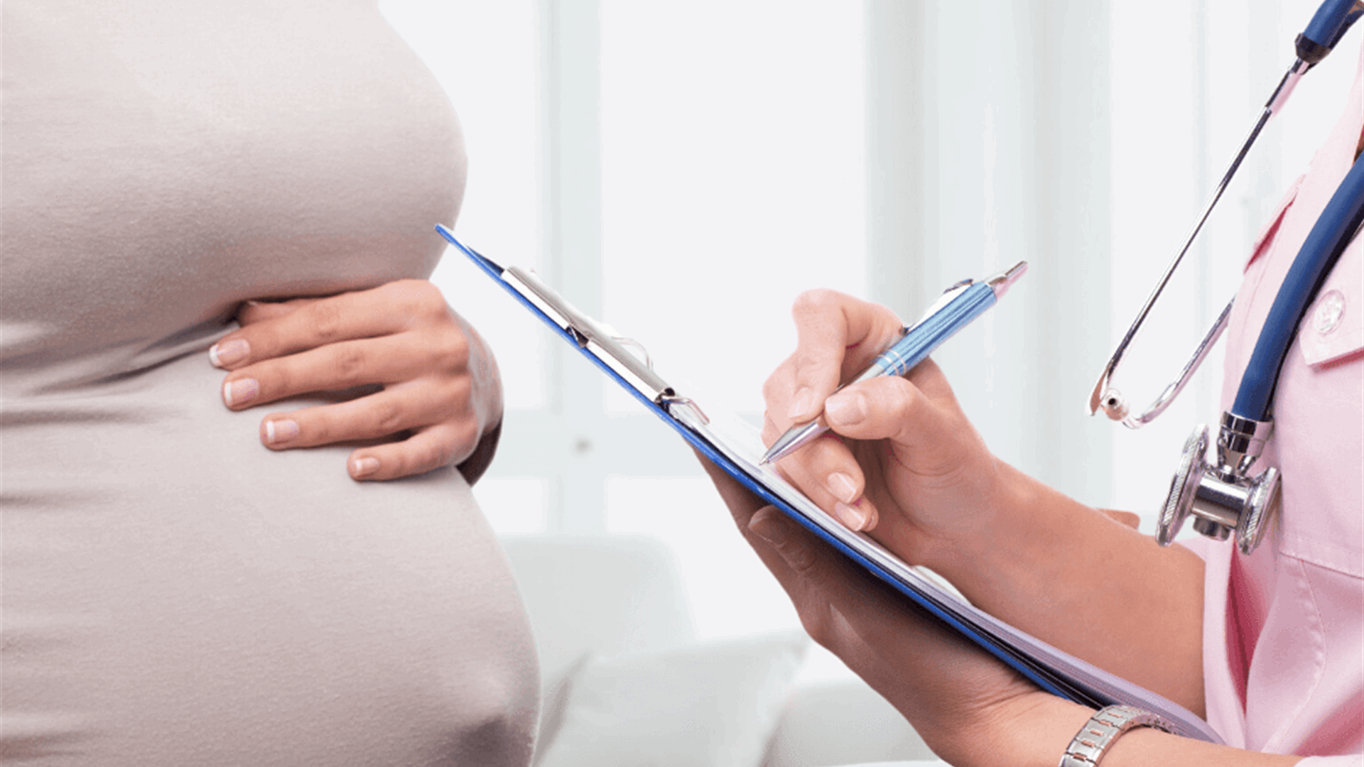 &quot;استهدفت امرأة ضعيفة&quot;... اتهام داية بالاعتداء الجنسي على حامل أثناء حثها على الولادة!  