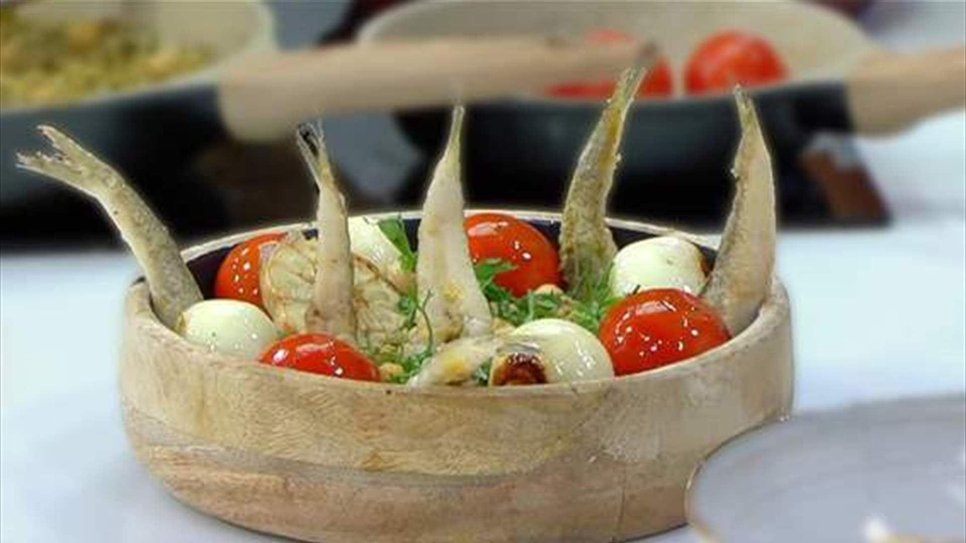 إلى عشاق السمك... إليكم طريقة تحضير طبق &quot;كريسبي السمك بالفريكيه&quot;! (فيديو)