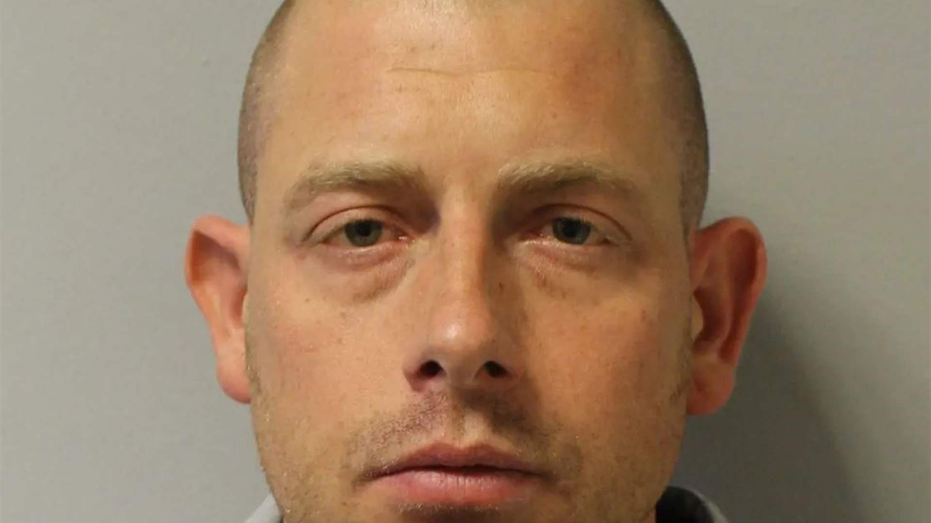 دعاها الى موعد في السينما ثم اقتادها الى حديقة...كانت مراهقة عندما كذب عليها واغتصبها ضابط شرطة وهذه التفاصيل!