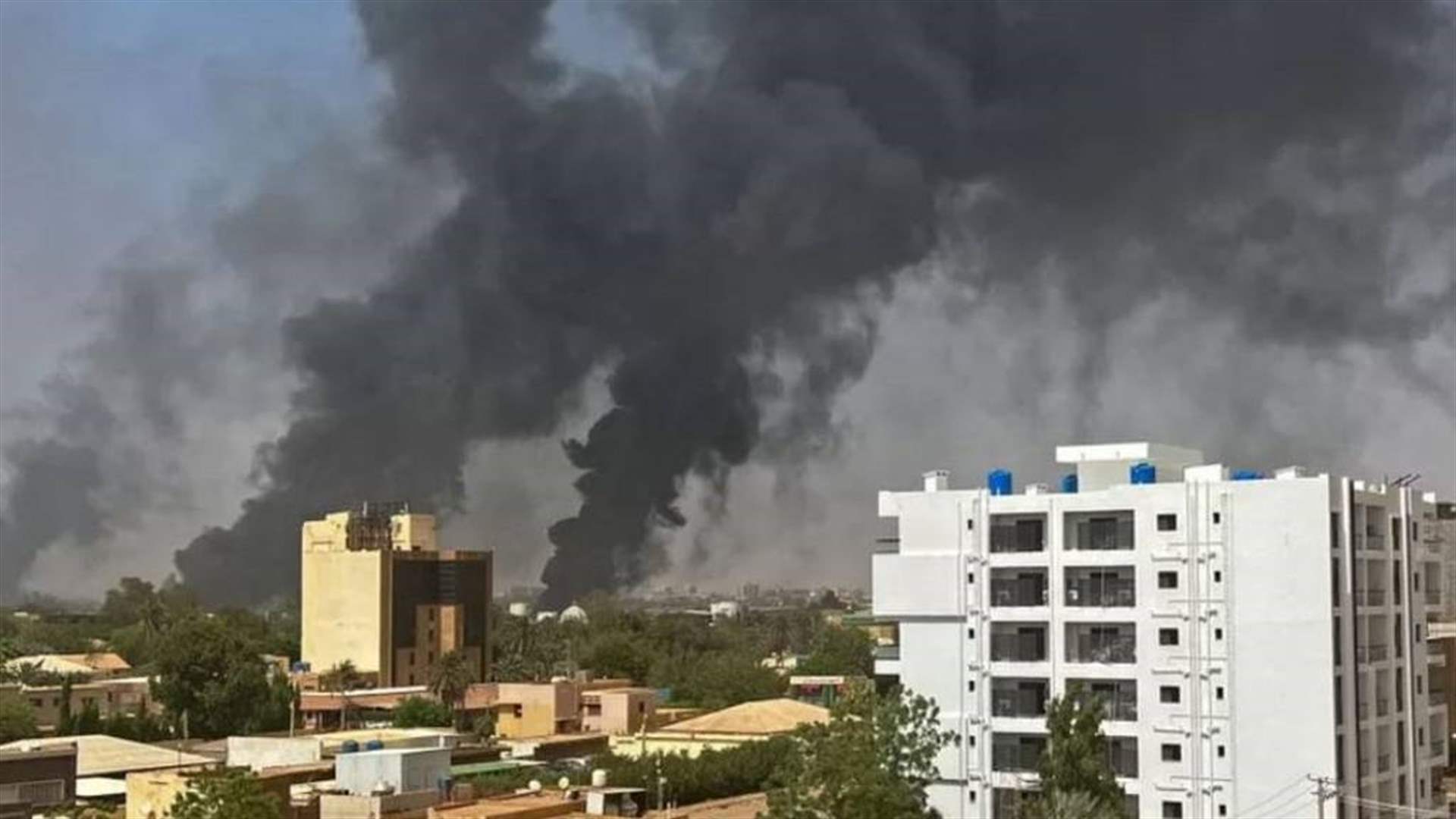 اشتداد حدّة الاشتباكات بين الجيش والدعم السريع حول قاعدة استراتيجية بالخرطوم