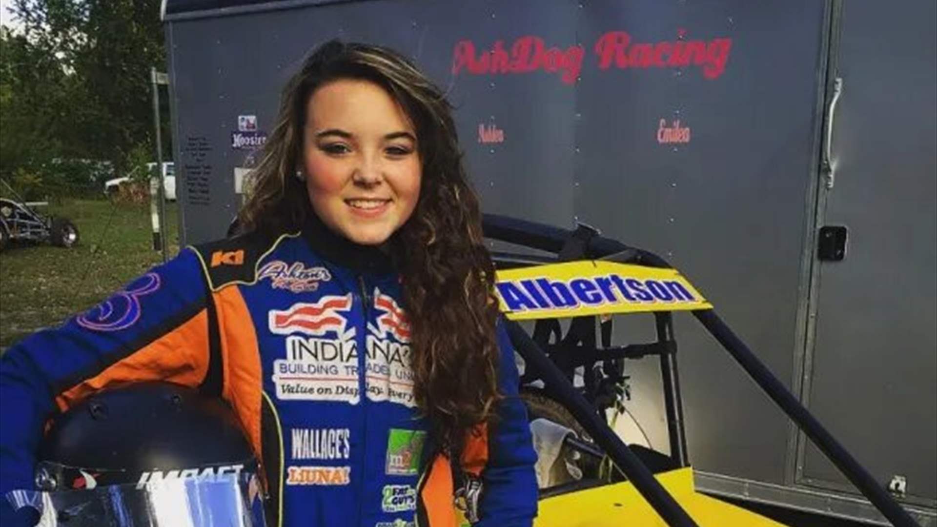 قبل أشهر قليلة من زفافها... وفاة سائقة سيارات السباق أشليا ألبرتسون في حادثٍ مروّع! (صور)