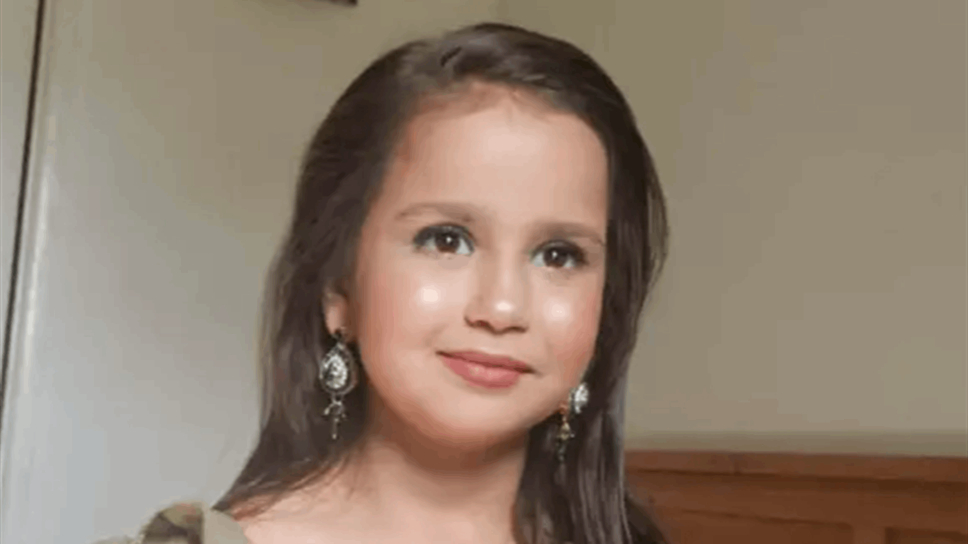 غموض كبير رافق وفاة سارة ابنة الـ10 سنوات في منزل والدها... ودليل جديد يظهر: رسالة بخط اليد كشفت اسم القاتل؟!