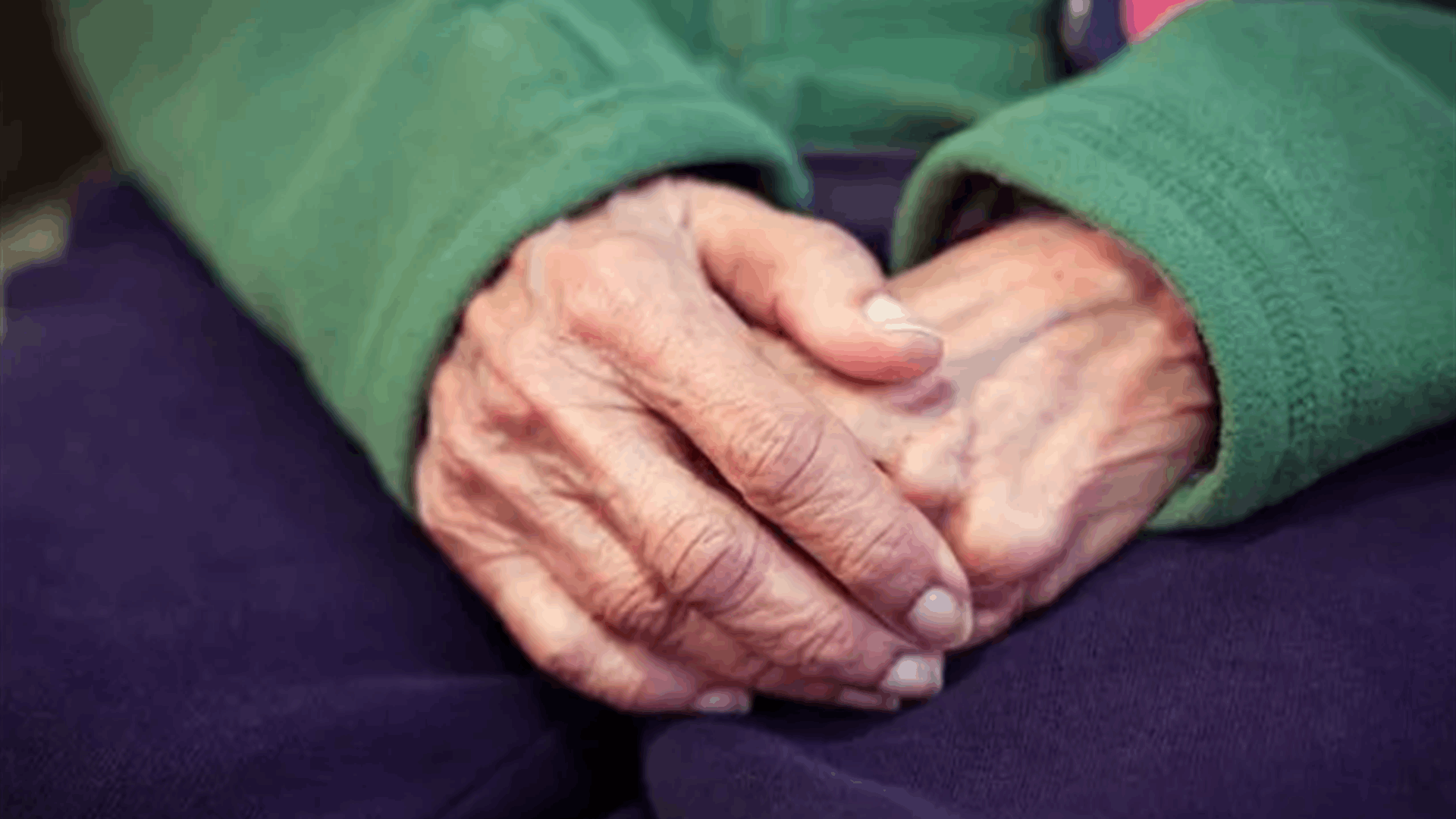 ألم في البطن كشف الحقيقة... سيدة ثمانينية حامل بجنين عمره 40 سنة! (صورة)