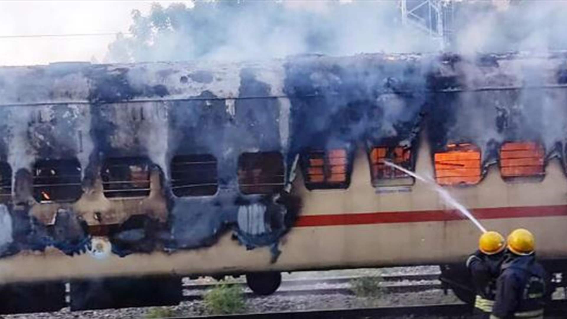 مقتل تسعة أشخاص في حريق عربة قطار