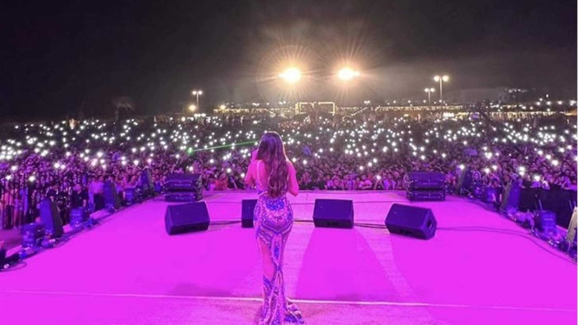 &quot;تسونامي بشري&quot; في حفل هيفاء وهبي الضخم بمصر.. الآلاف تفاعلوا مع محبوبة الجماهير! (فيديو) 