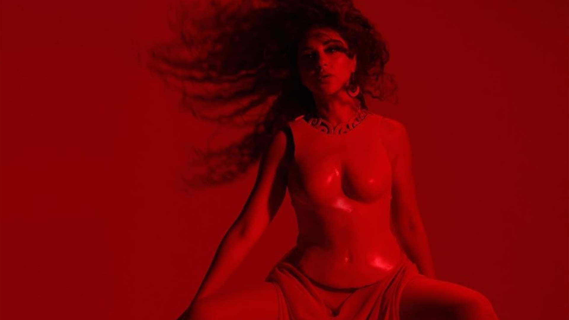ميريام فارس بإطلالة جريئة في "تزلزلها".. وتلغي خاصيّة التعليقات! 