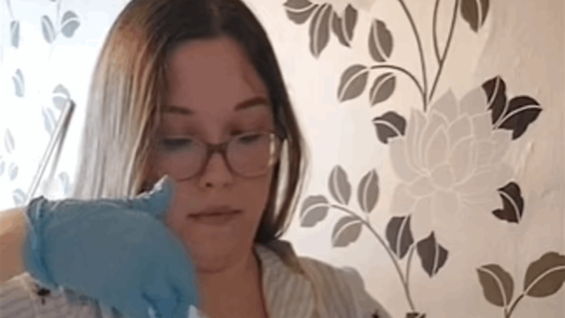 بسبب فشل معوي... شابة تتغذى عبر قلبها! (فيديو)