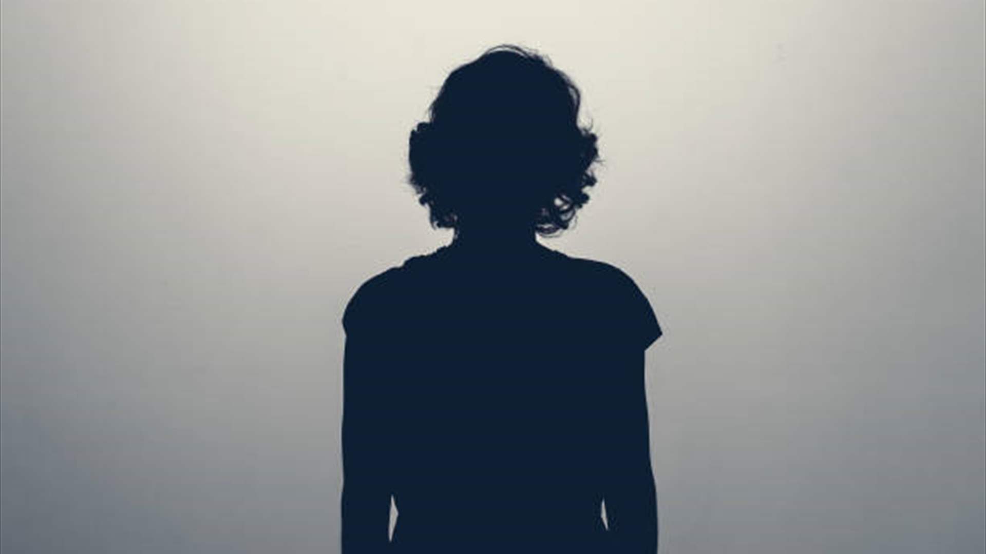 باعت ابنتها وتركت ابنها ثم هربت مع عشيقها... وهذه القصة الكاملة! 