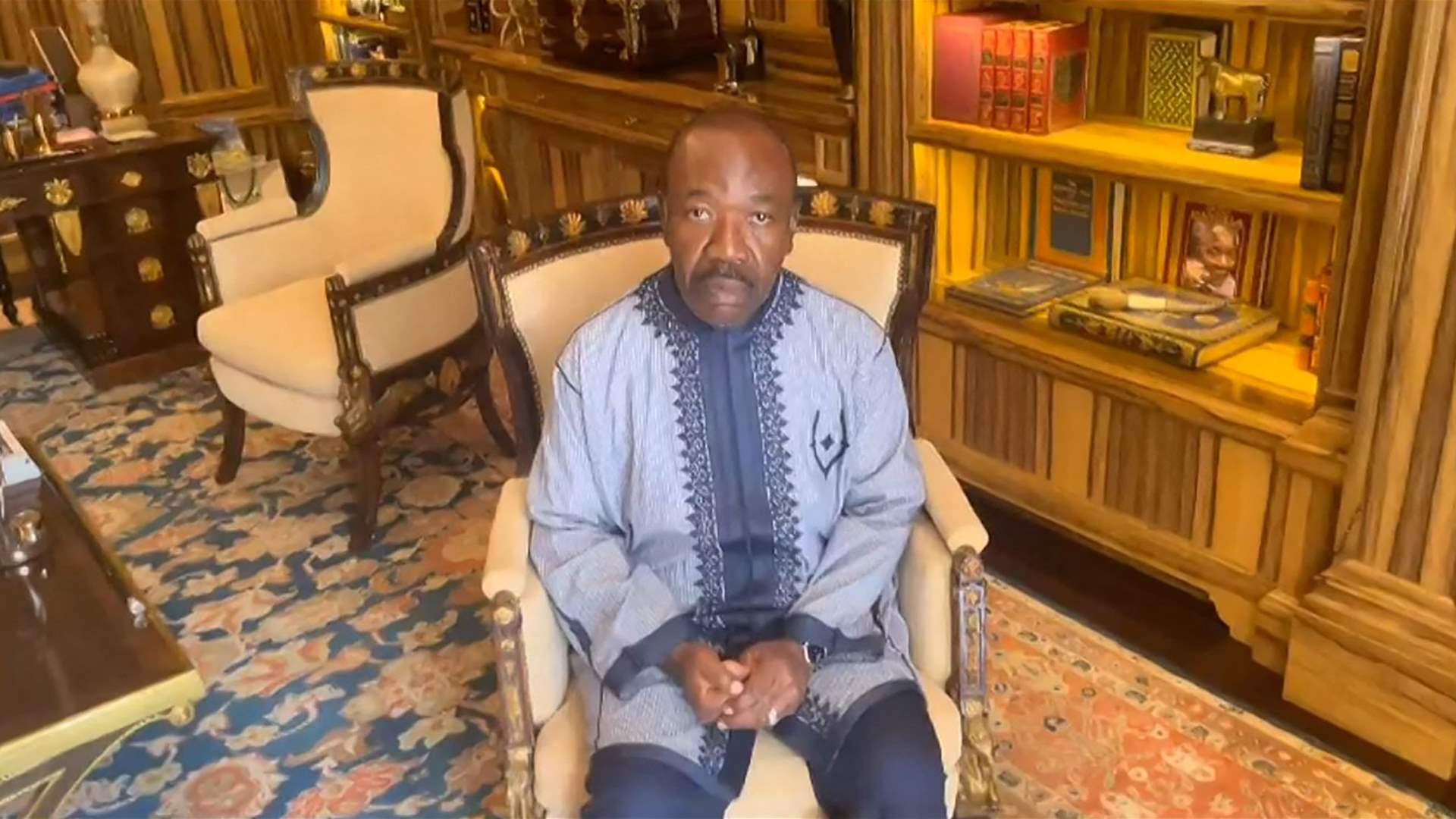رئيس الغابون علي بونغو يدعو في مقطع فيديو &quot;أصدقاءه&quot; إلى &quot;رفع أصواتهم&quot; بعد الانقلاب (فيديو) 