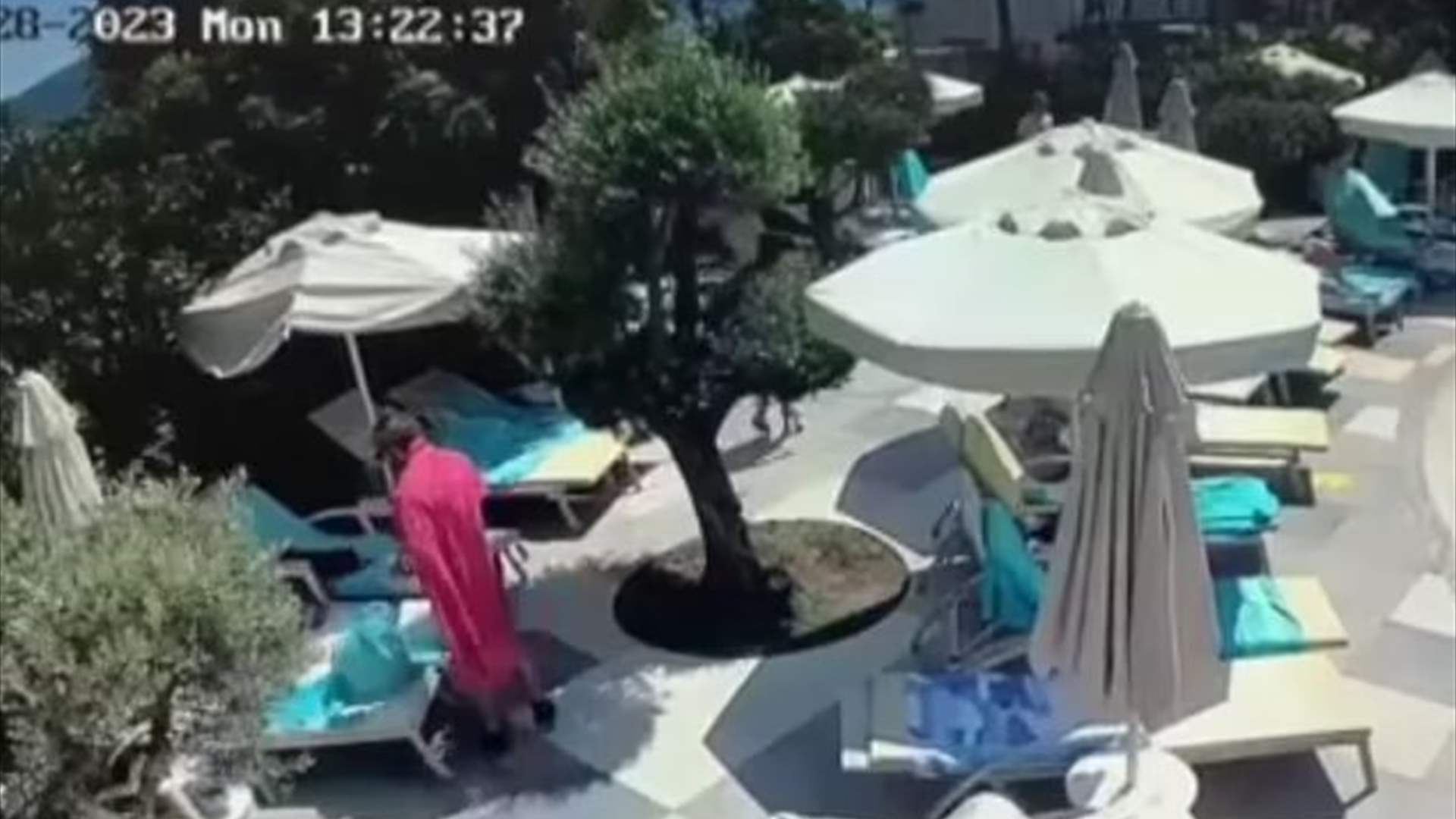 القبض على زوجين بعد اقدامهما على سرقة حقيبة امرأة وسحب أموالها في مارماريس... وهذه التفاصيل!