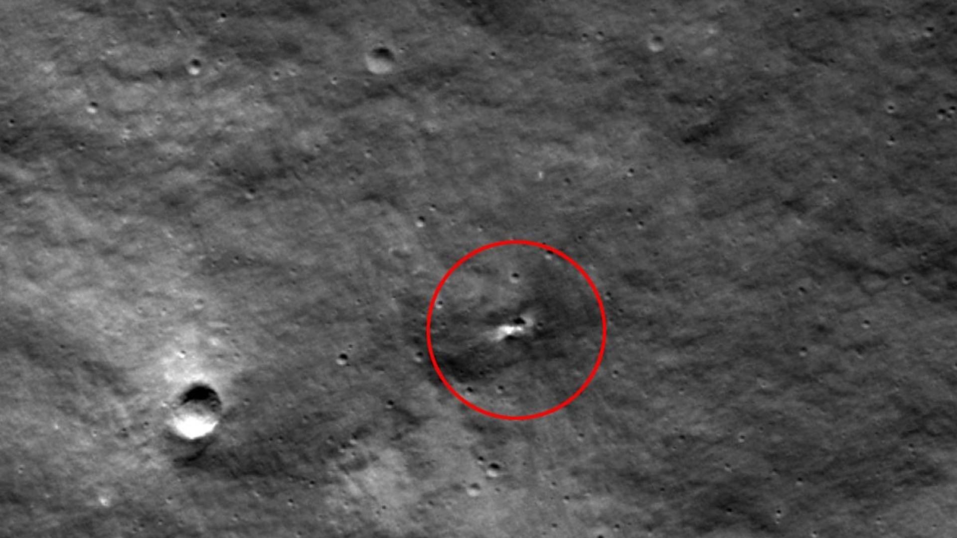 &quot;ناسا&quot; تعثر على حفرة جديدة على سطح القمر... كيف تشكّلت؟ (صورة)