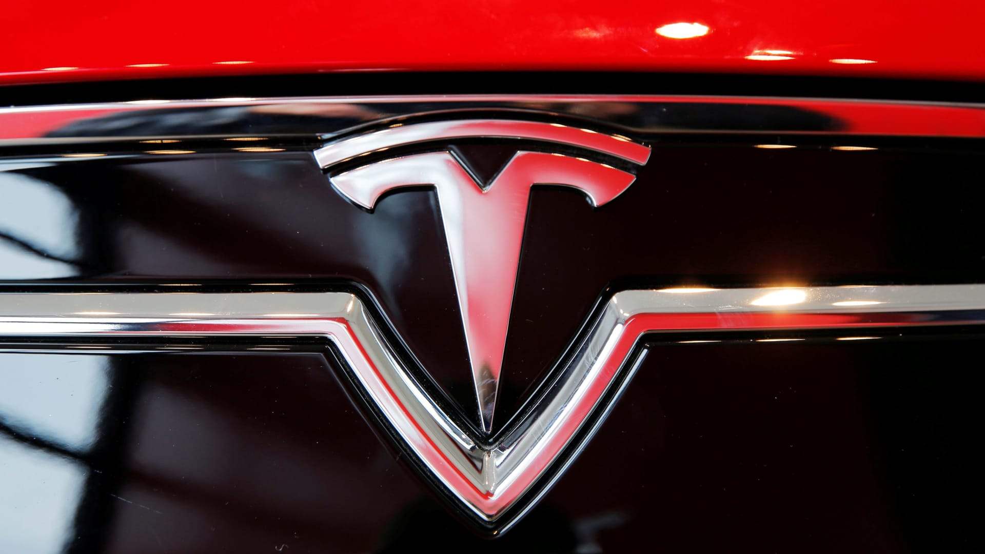 Tesla packs higher-end Model S and X features into Model 3 refresh