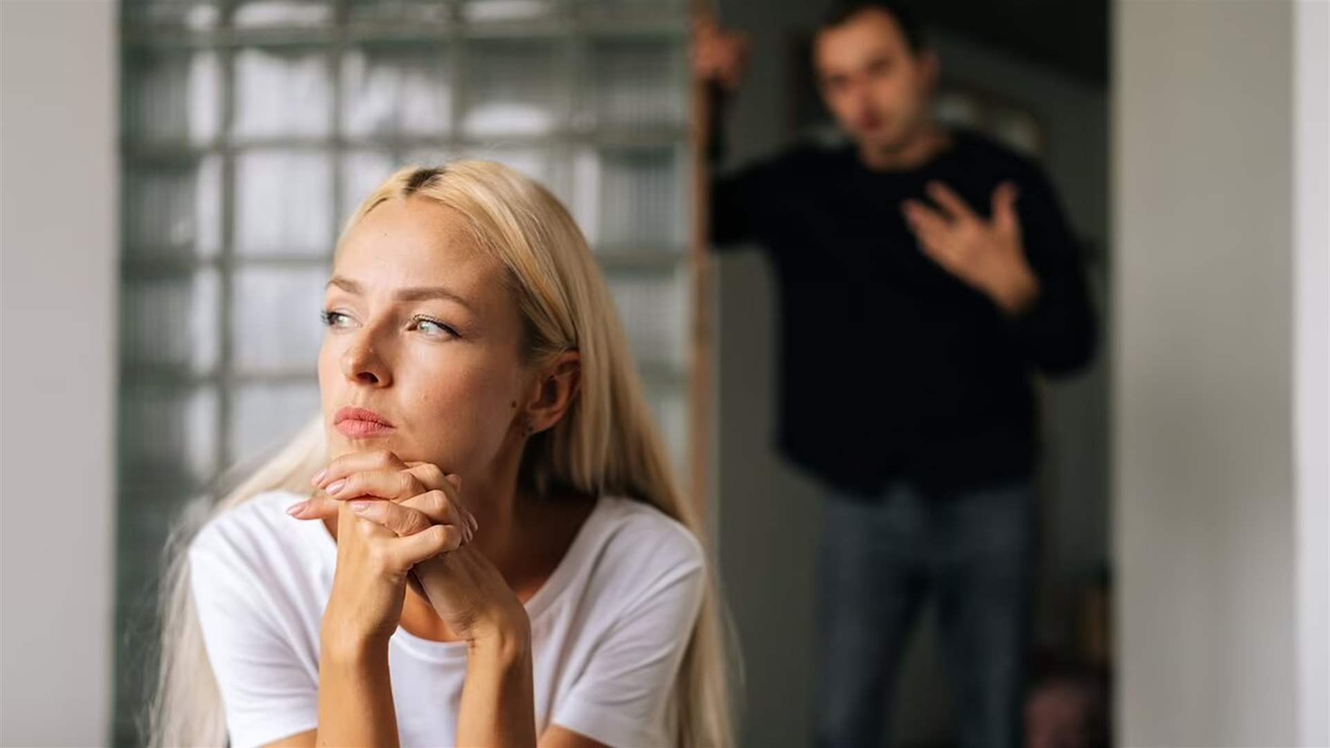 "أشعر بالغضب من الداخل"... امرأة تكشف خيانة زوجها مع صديقته المتوفية وهذا ما حدث!
