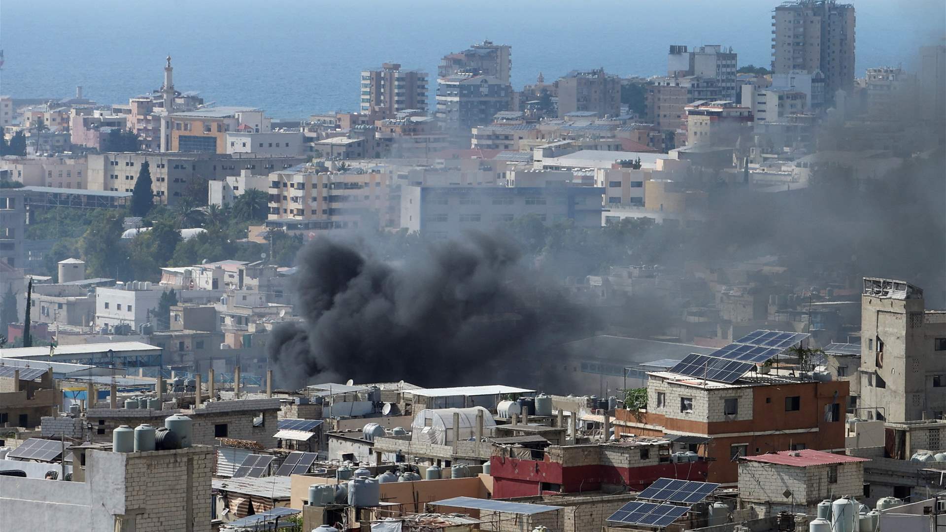 جريح وسقوط قذيفة على الاوتوستراد الشرقي  جراء اشتباكات عين الحلوة