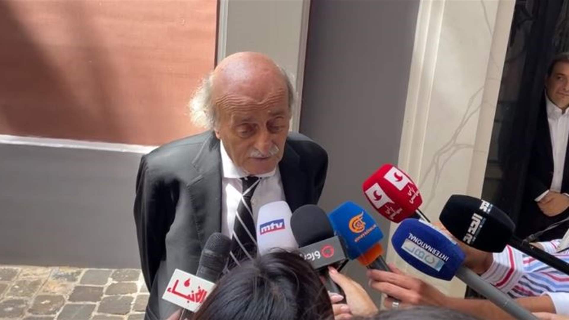 Walid Jumblatt affirms backing Berri, Le Drian in Lebanese dialogue initiative