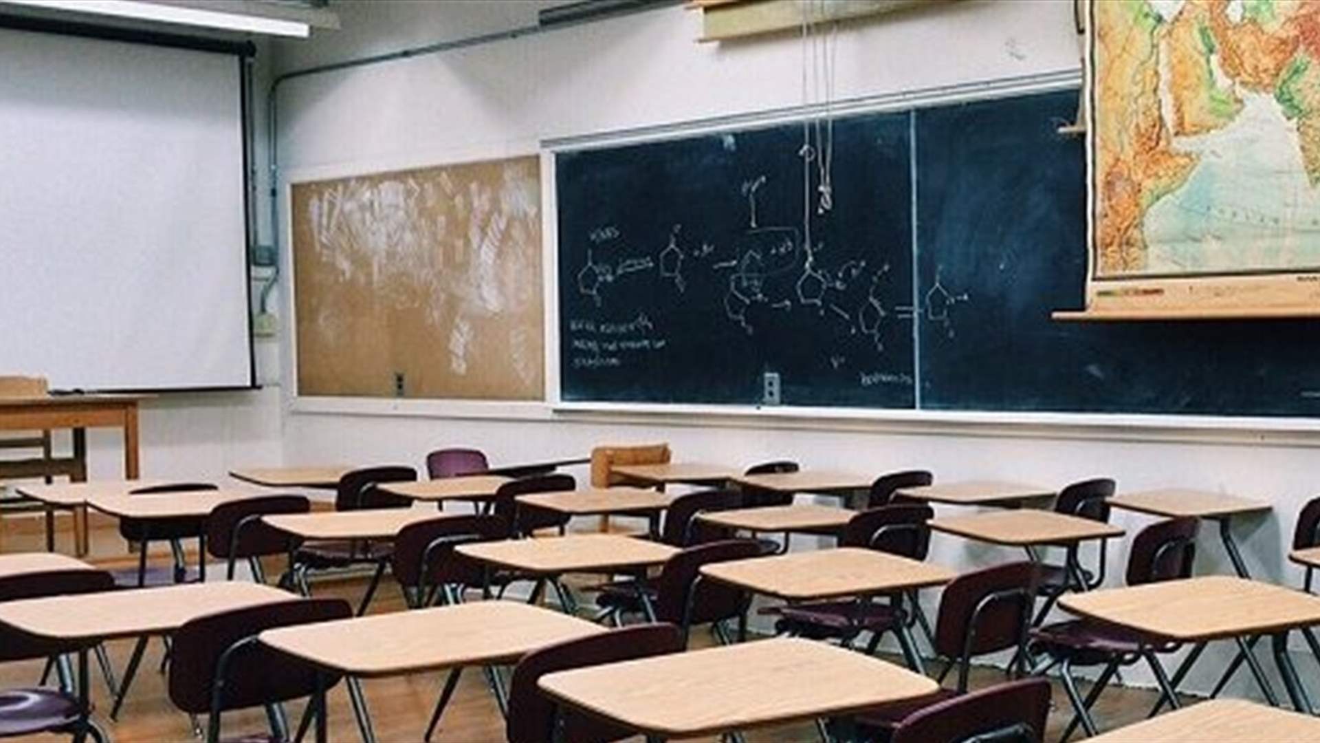 تأجيل بدء الاعمال التحضيرية للعام الدراسي في المدارس والثانويات الرسمية