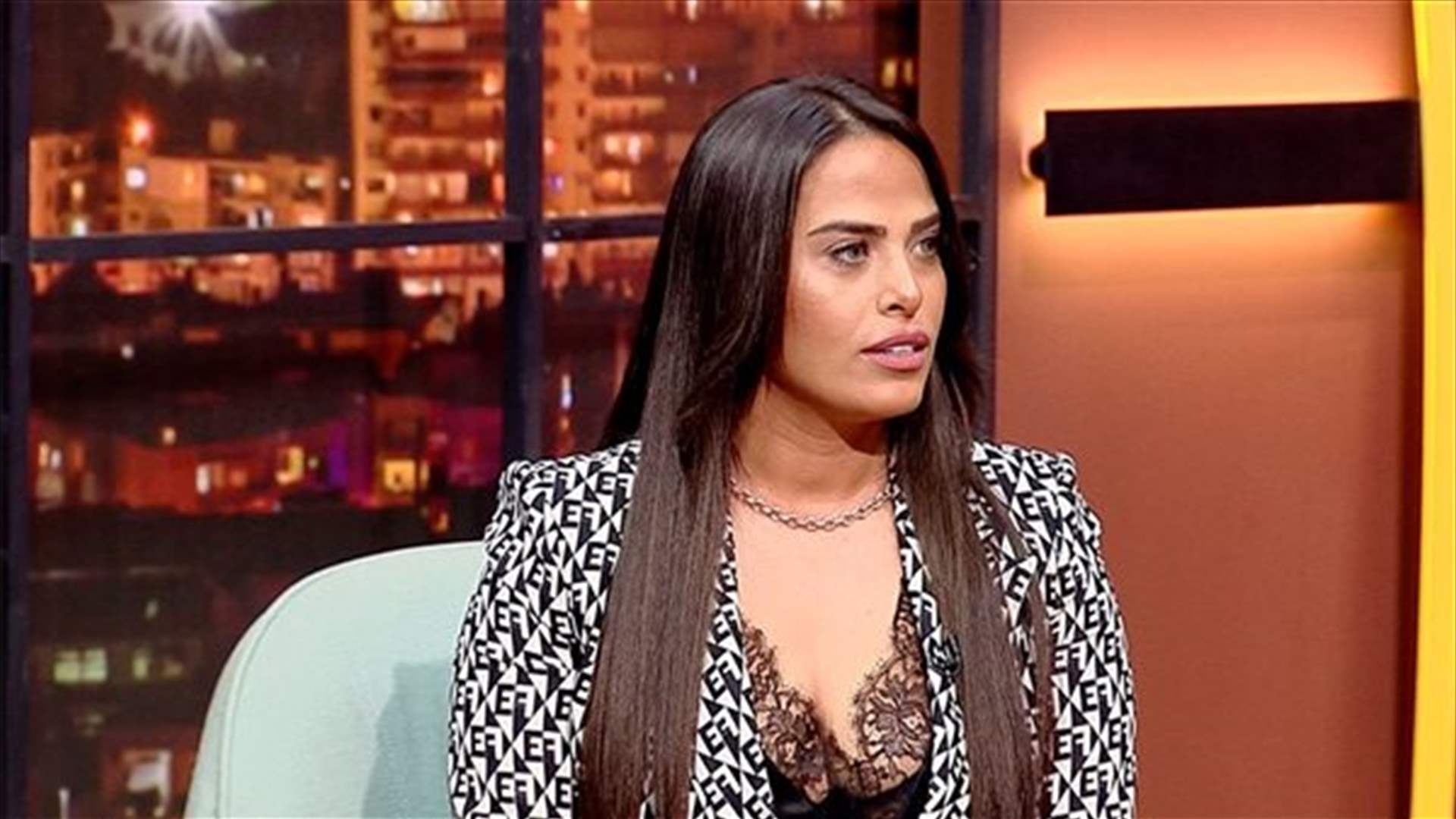 بعد منعها من الغناء في الأردن.. تطوّرات مفاجئة في قضية سارة زكريا!