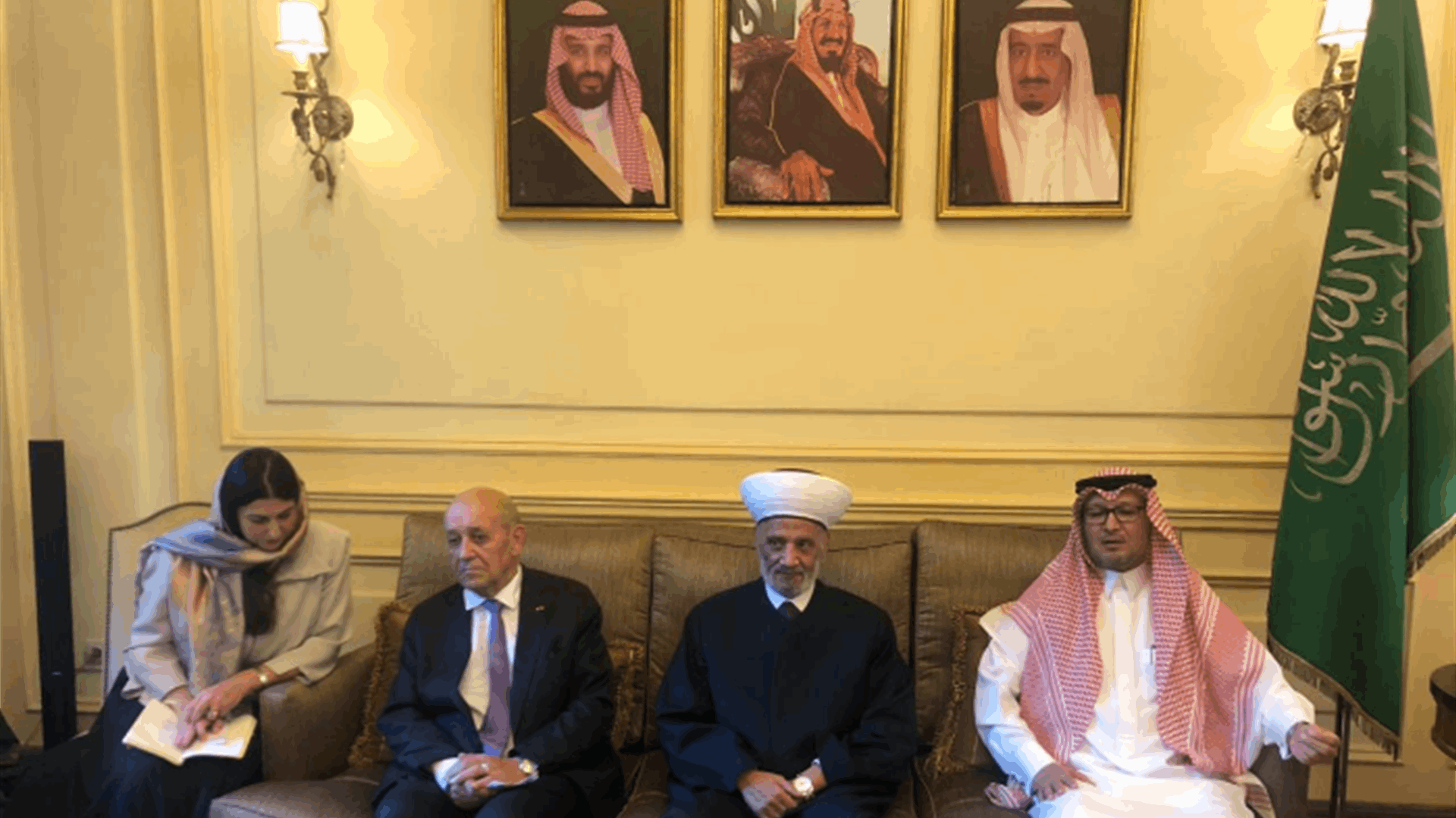 خلوة في دارة بخاري جمعت دريان ولودريان وغارو سبقت لقاء النواب السنة مع الموفد الفرنسي