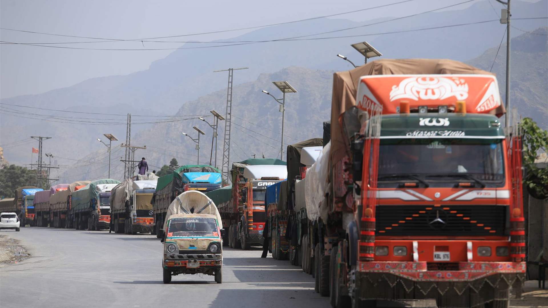 إعادة فتح معبر بين باكستان وأفغانستان بعد أسبوع من اشتباك مسلح بين حرس حدود البلدين