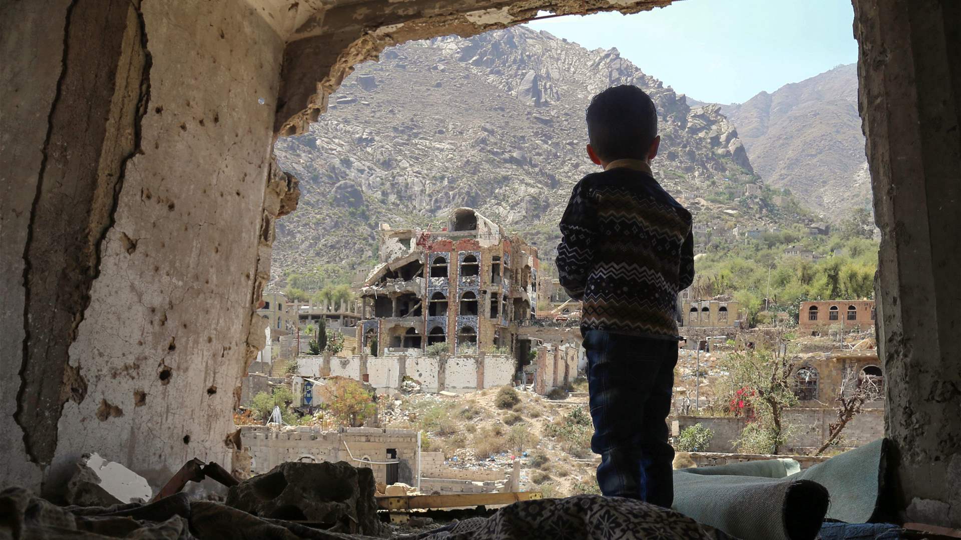 Yemen crisis: Omani plane carries Houthi delegation to Saudi Arabia for talks 