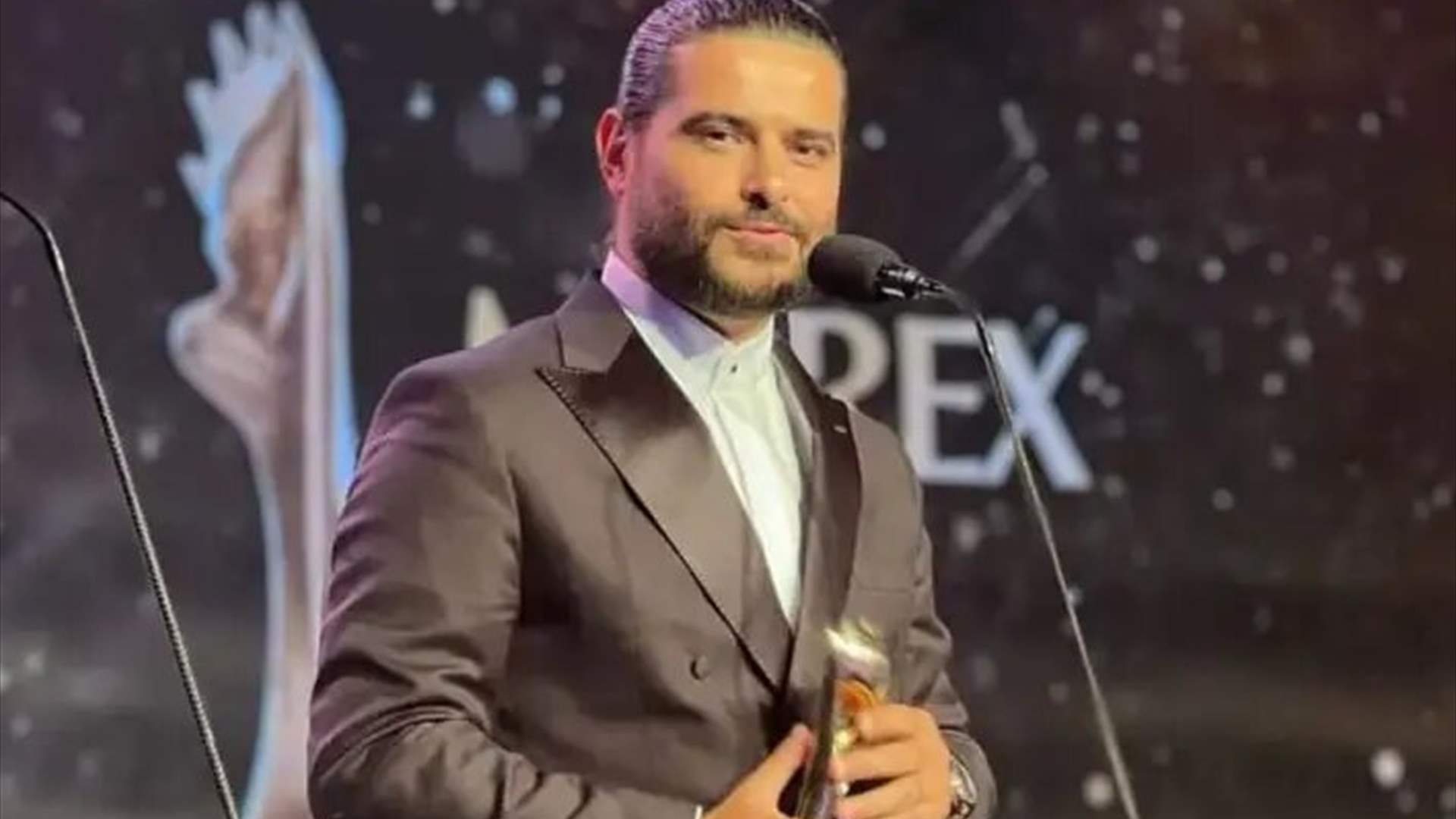 &quot;رجعت وقفت بين ناس مساهمين بمسيرتي&quot;... ناصيف زيتون يكشف عن سعادته باستلام جائزة &quot;نجم الغناء العربي&quot;! (صور)