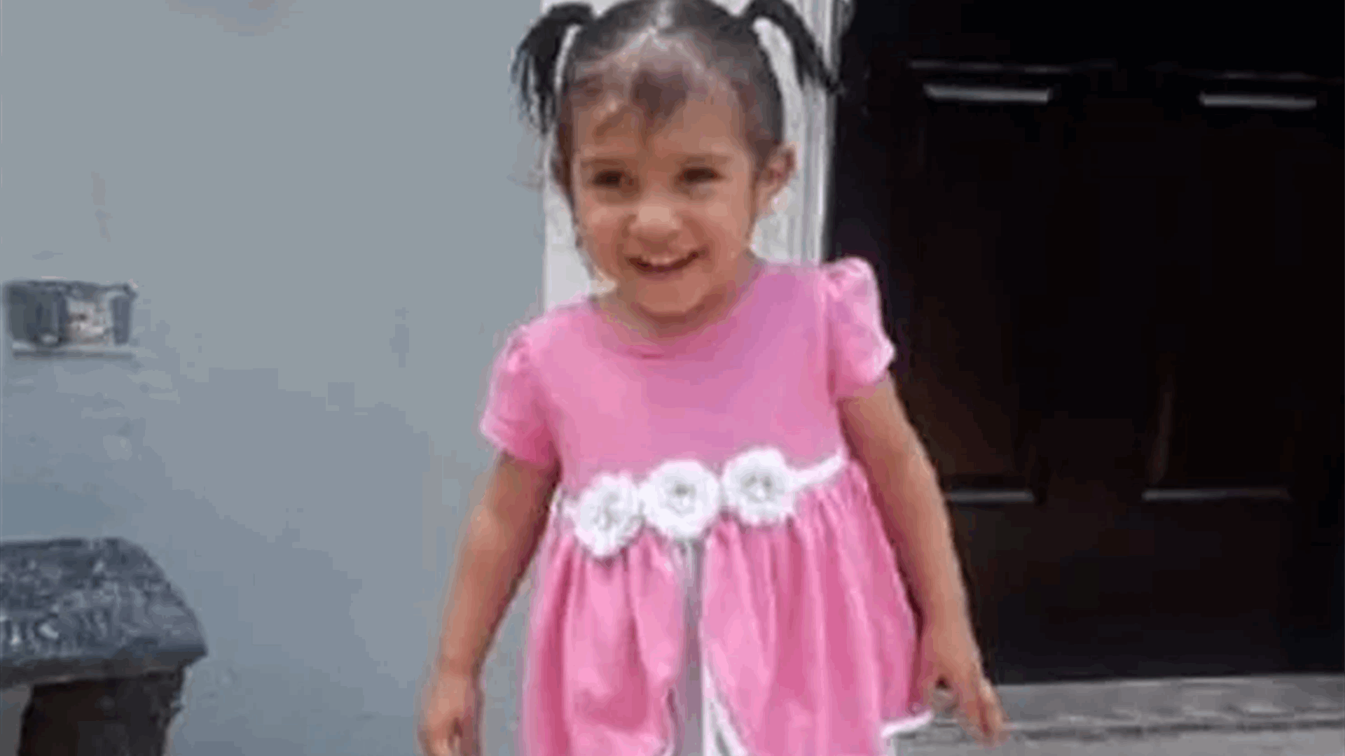 جوّعاها وأحرقاها بالسجائر وعذبها... قتلت ابنة زوجها البالغة 3 سنوات بمساعدة الوالد وهذا دافعها!