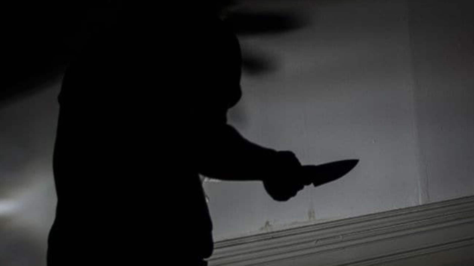 "من الوريد إلى الوريد"... عثر عليها شقيقها الطفل مذبوحةً في منزلها الزوجي ببلدٍ عربي!