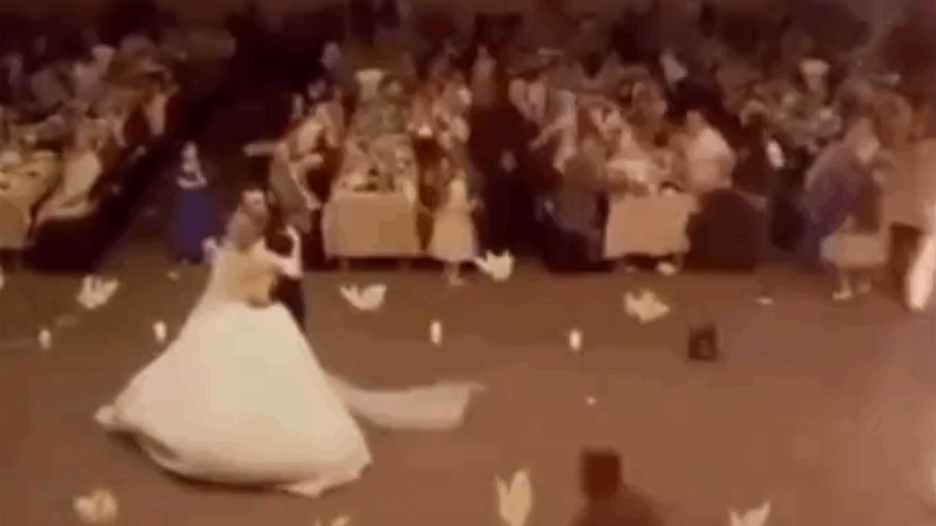 فيديو جديد ومرعب للحظة اندلاع الحريق في حفل الزفاف الذي تحول الى كارثة في العراق! (فيديو)