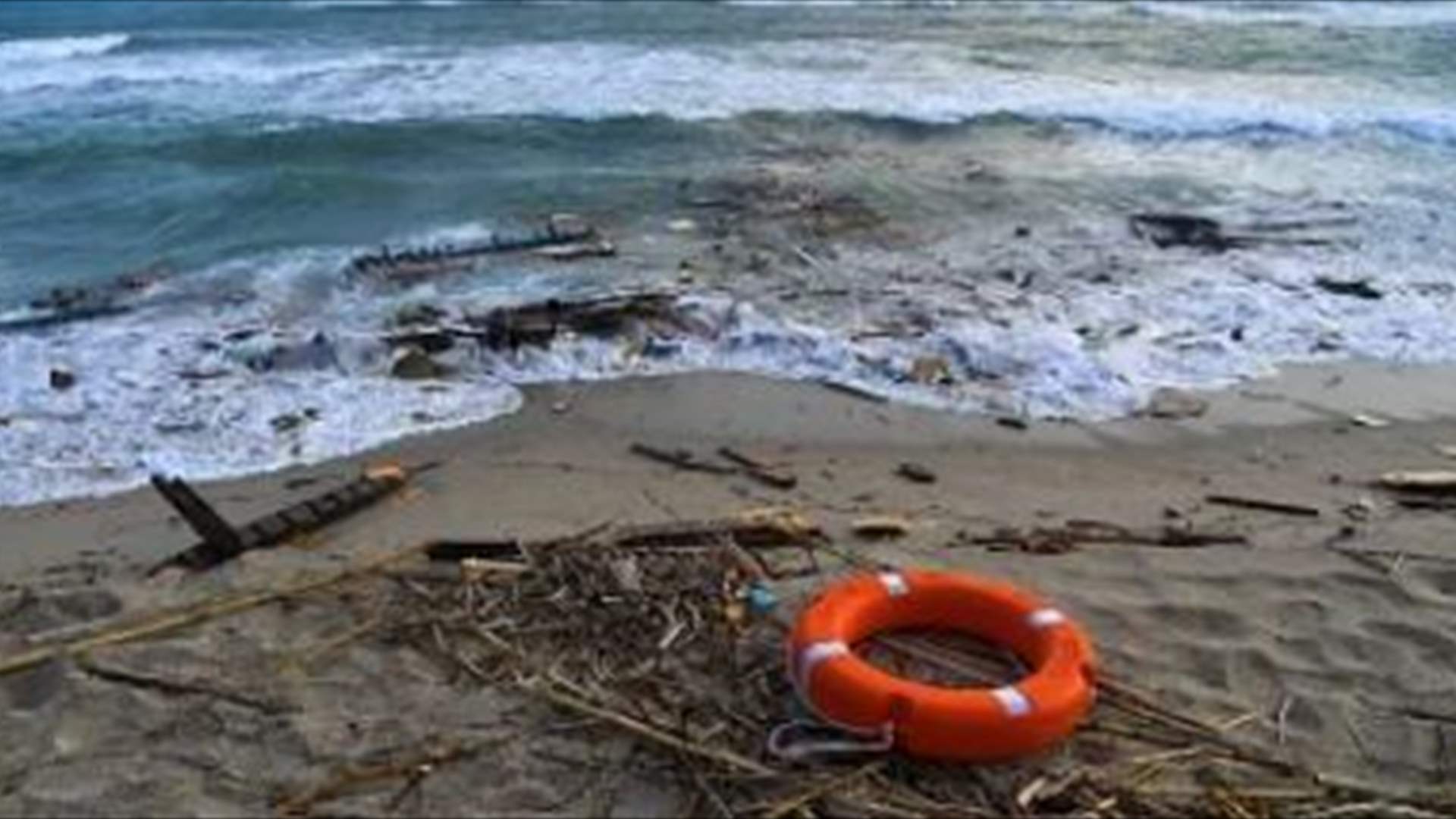 حريق في عبارة إيطالية على متنها عشرات المهاجرين