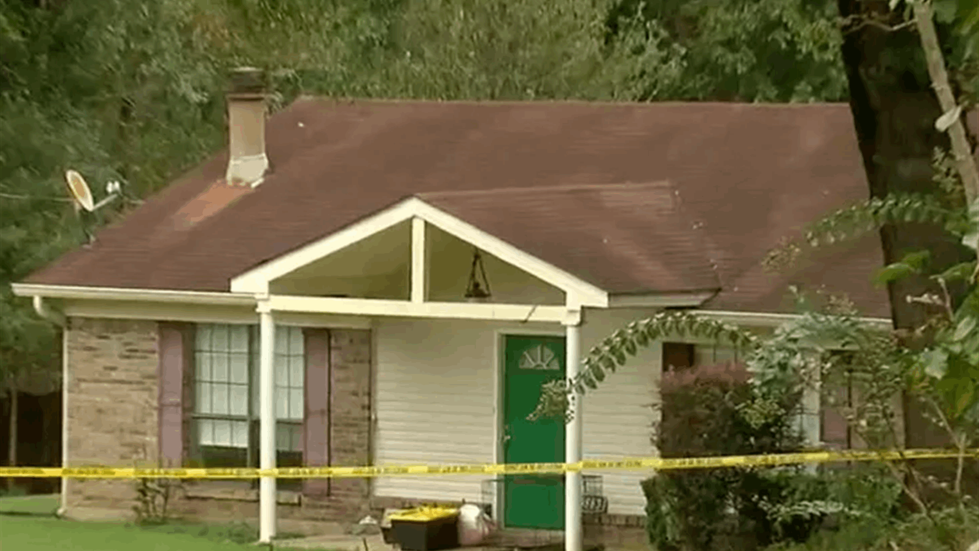 عثر على طفليه على أريكة تحت بطانية ولكن... ما فعلته والدتهما بهما قبل انتحارها كان مرعبا!