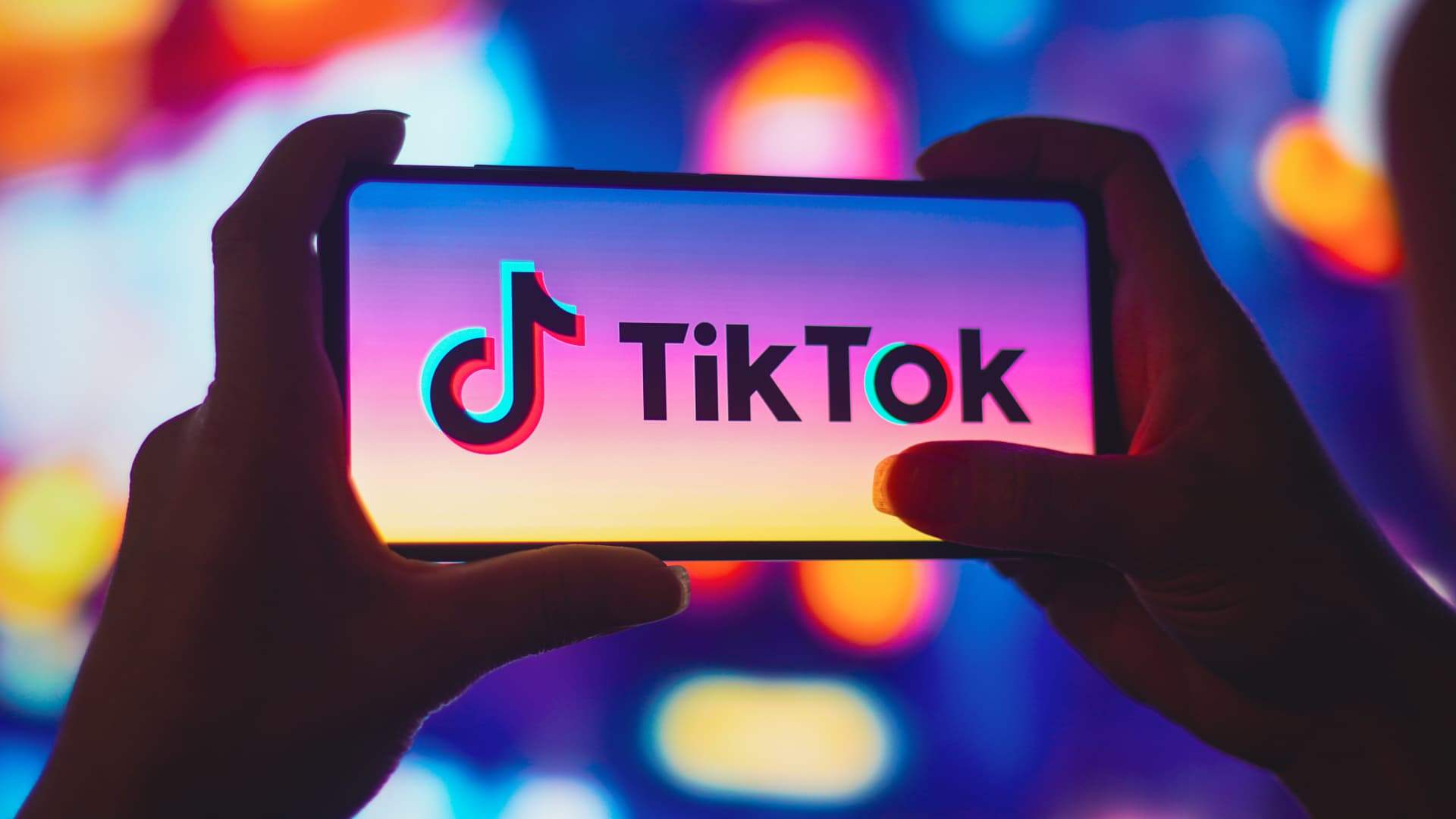 US lawmakers ask TikTok about its ByteDance ties after recent exec transfers between the companies