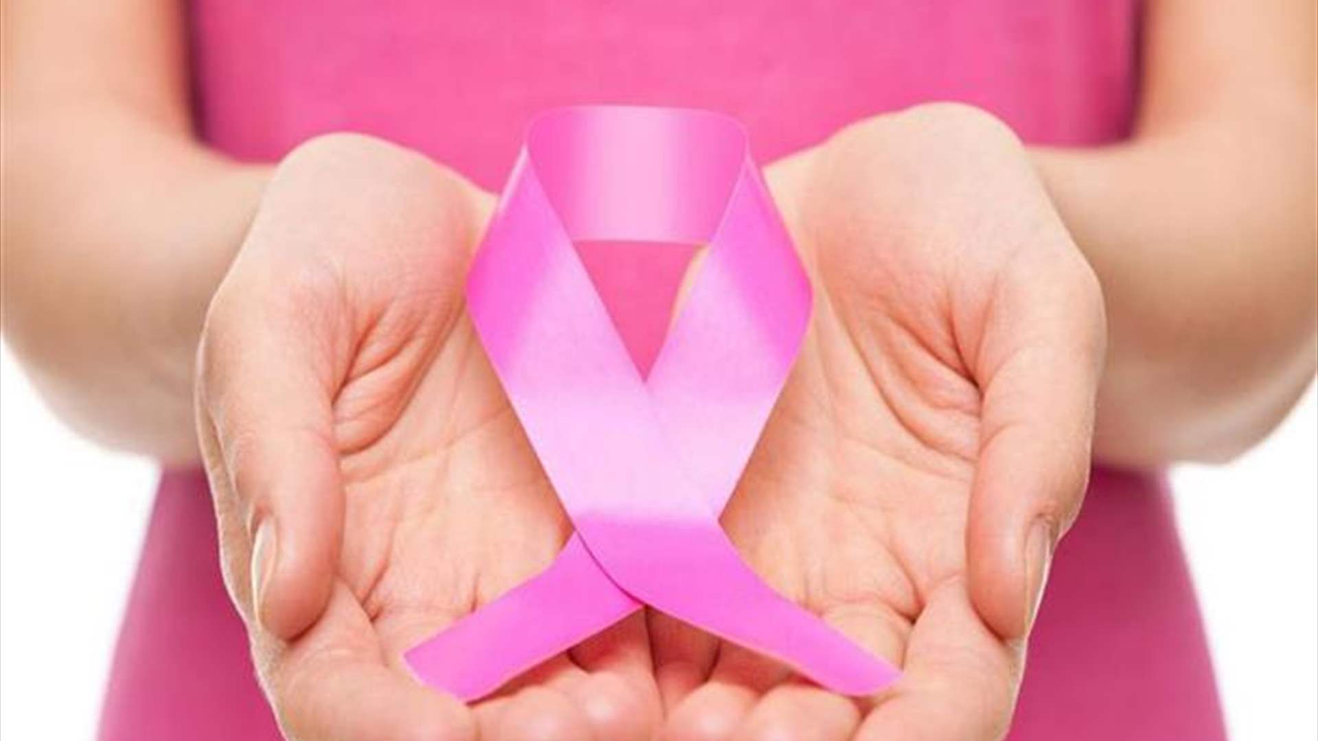 مغنية أجنبية شهيرة تكشف إصابتها بسرطان الثدي!