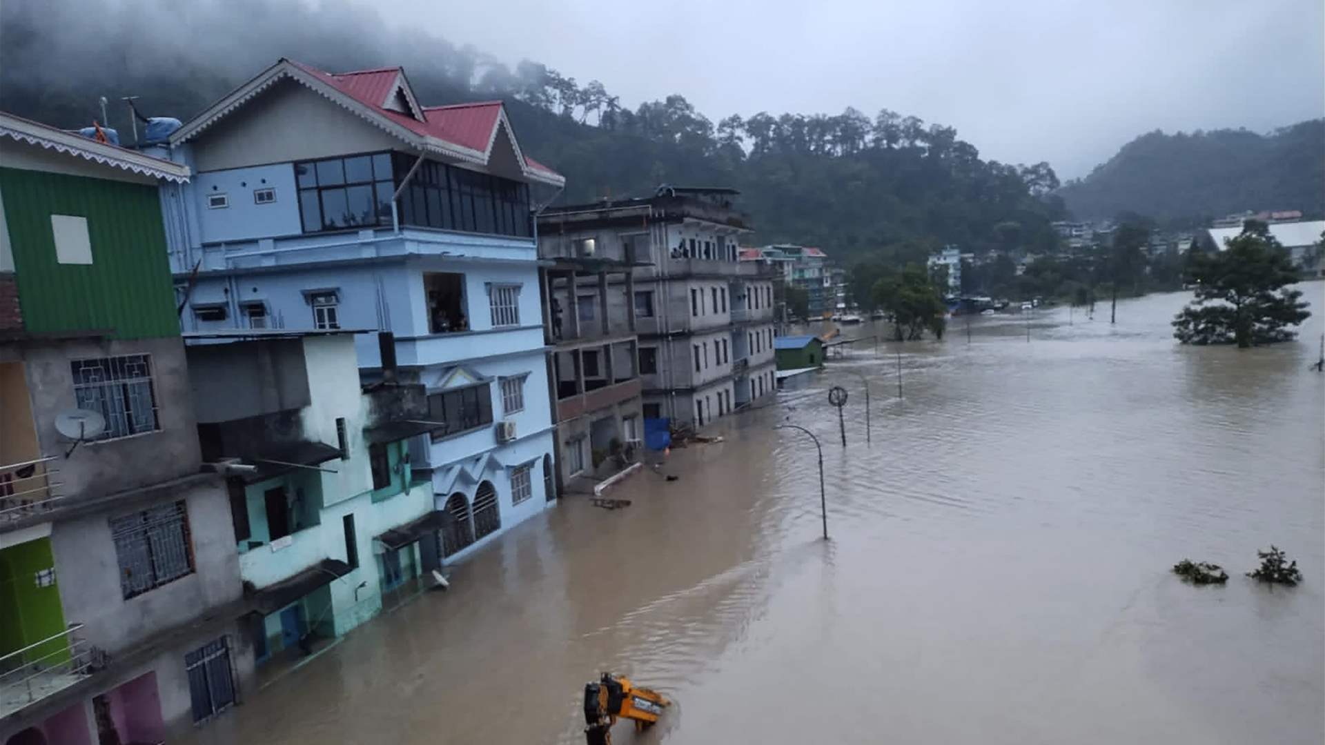 At least 10 dead and 82 missing due to the flood of a glacier lake in northeast India