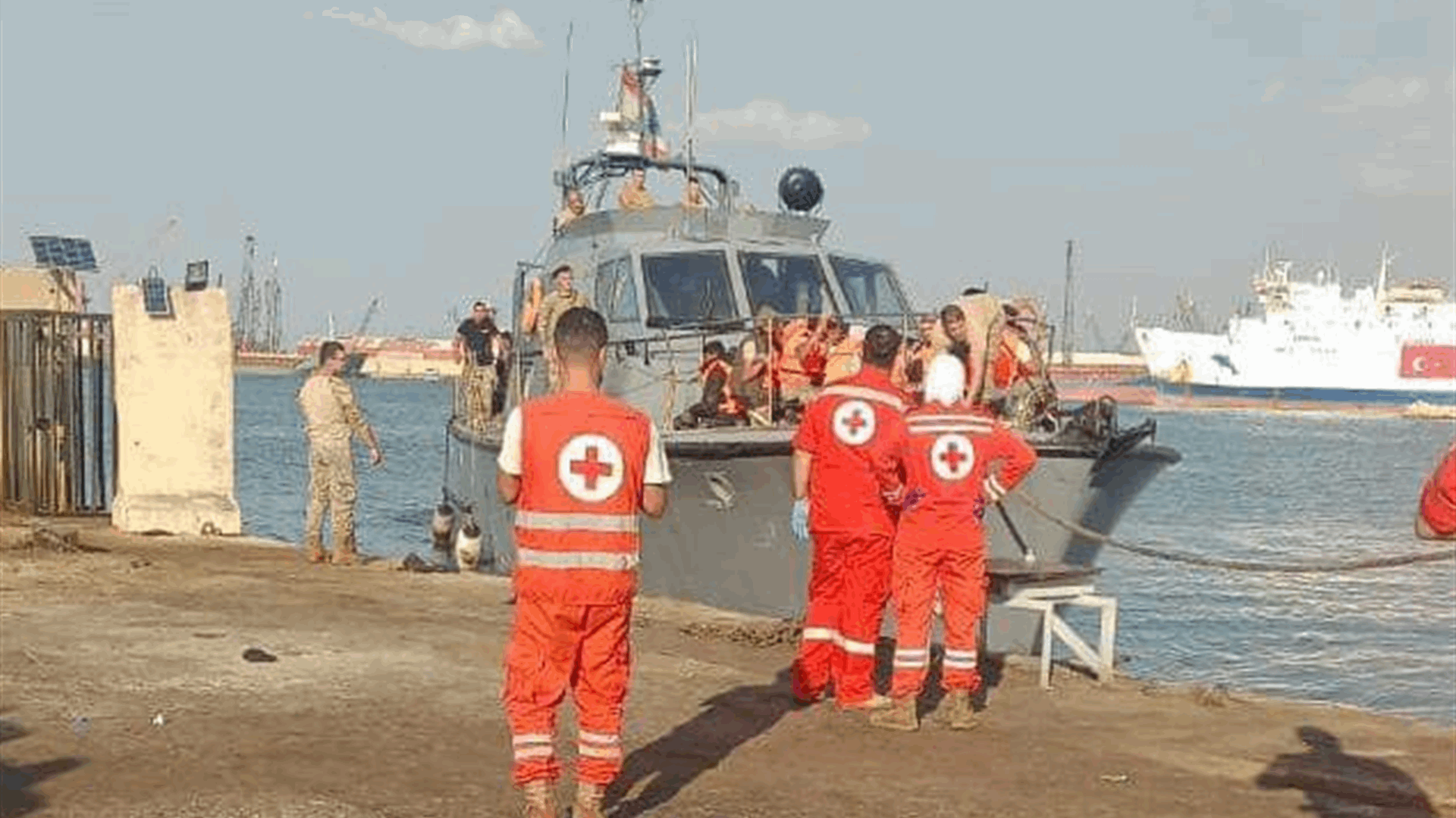 تعطّل مركب هجرة غير شرعي مقابل جزيرة الرامكين والجيش اللبناني يتدخّل 