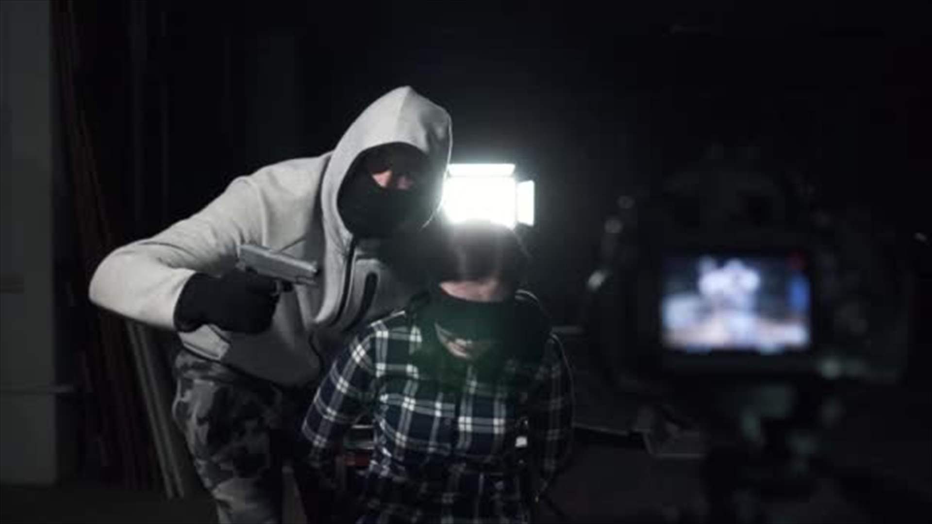 أجبرته على قول "أنا أستحق أن أعاقب" في فيديو مُسجل... اتهام سيدة وحبيبها بقتل زوج أمها! (صور)