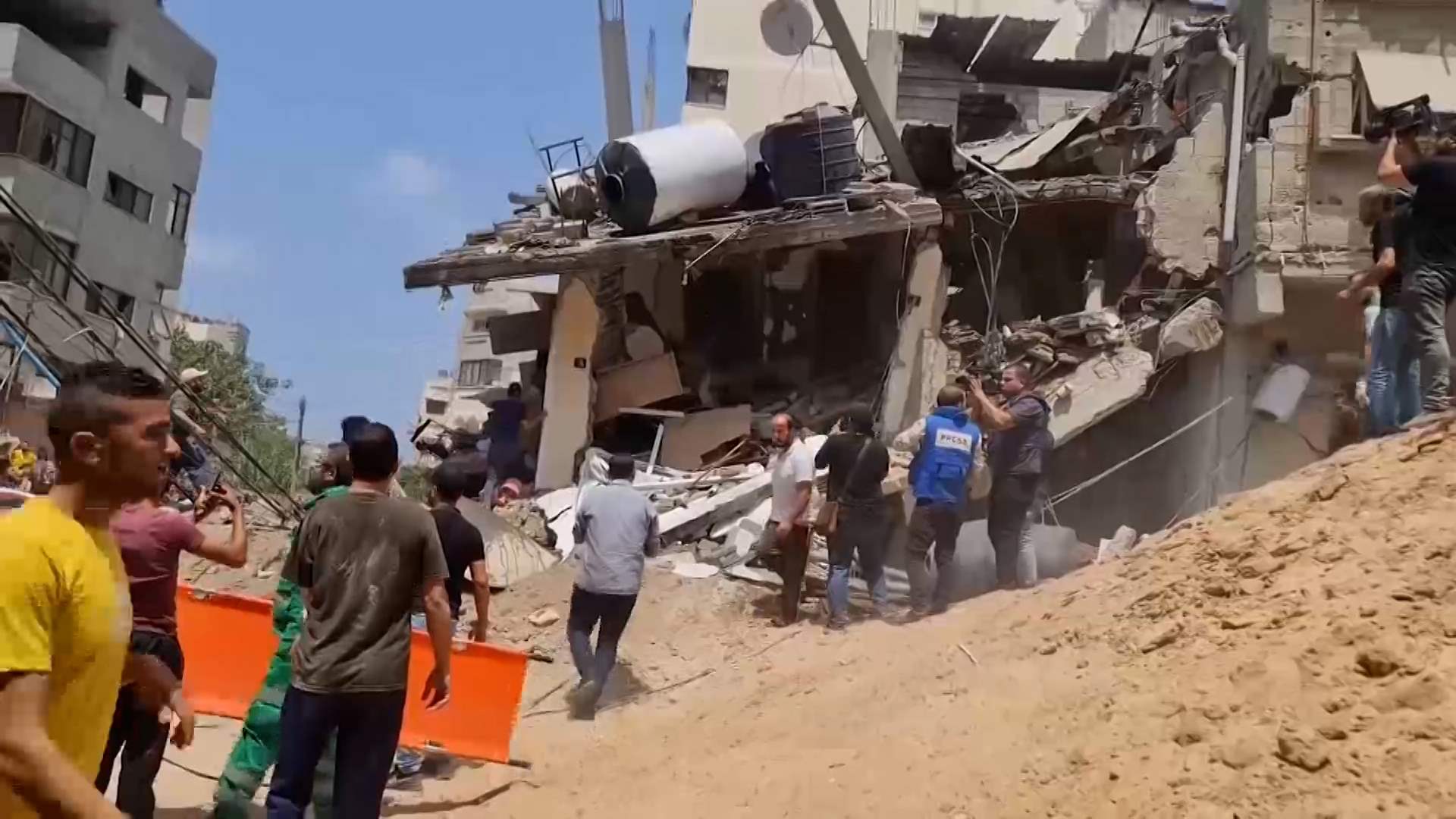 كم بلغ عدد النازحين داخل غزة؟