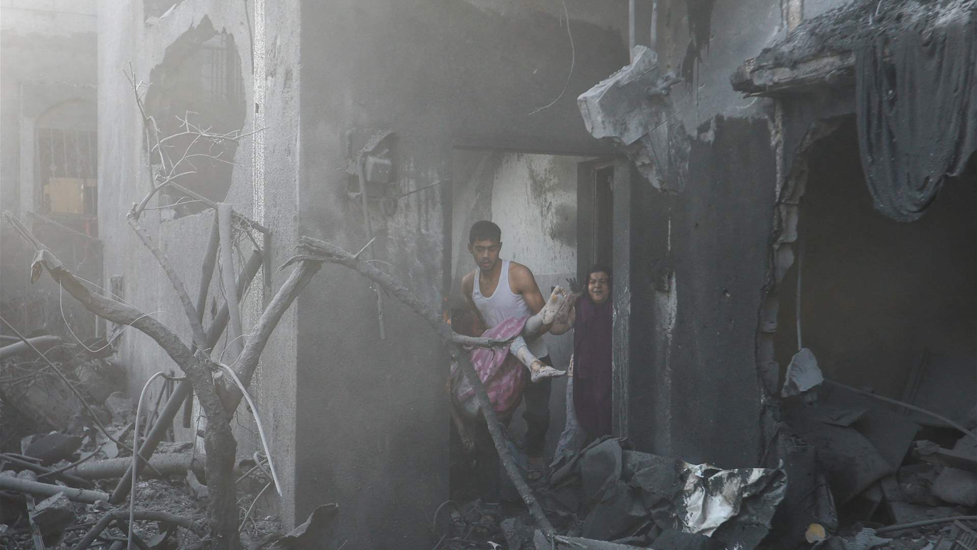 Gaza&#39;s hospitals struggle to cope amid Israeli airstrikes