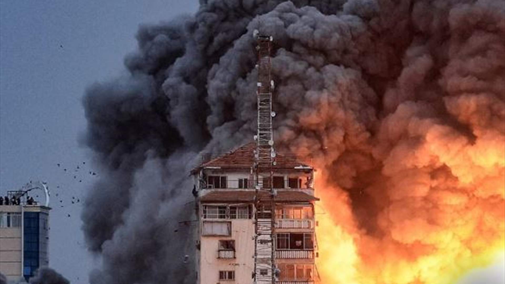 مقتل زوجة وأبناء إعلامي مع القسام ملقب أيضًا بـ"أبو عبيدة" 