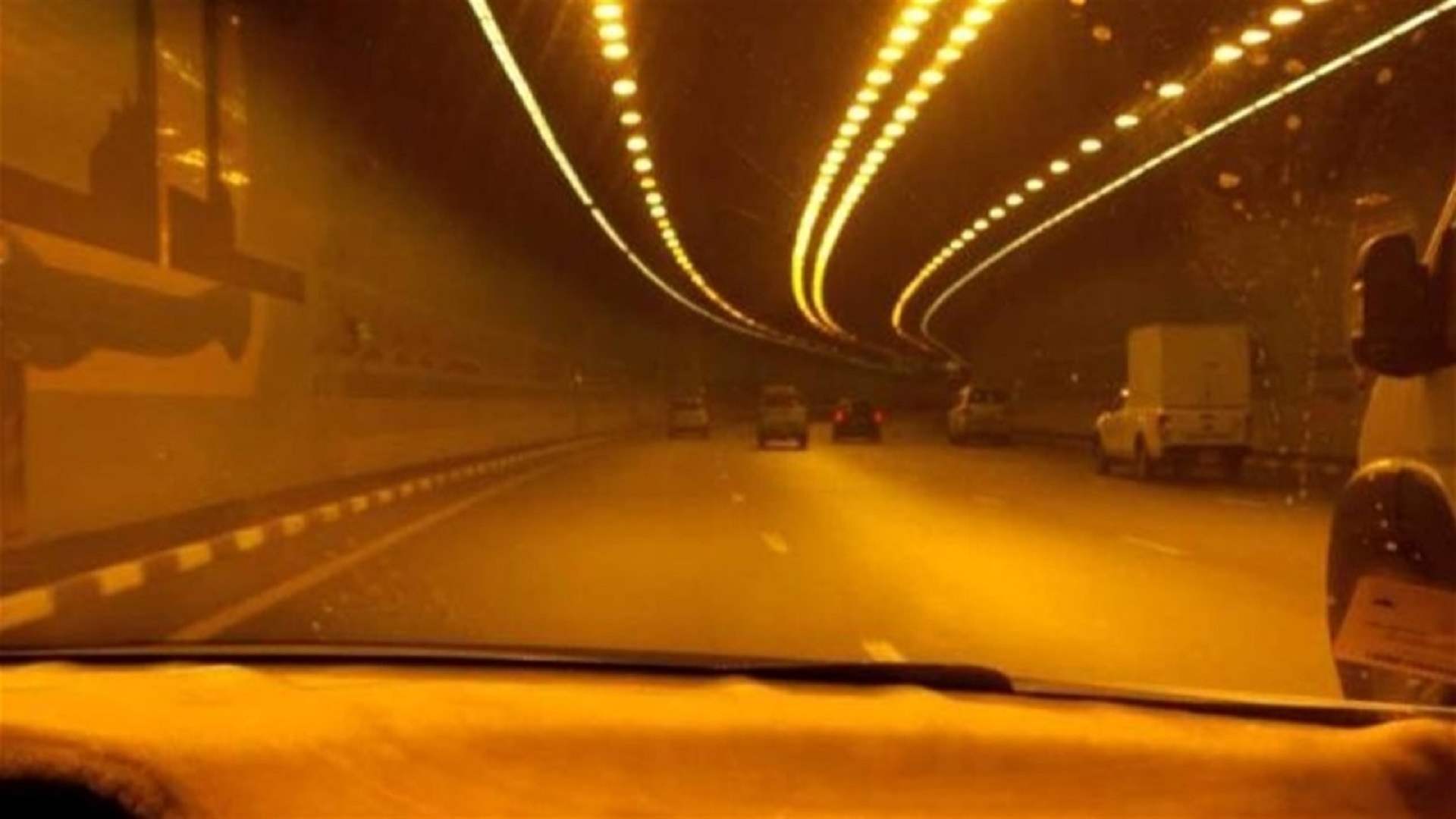 طريق أنفاق المطار أصبح سالكاً... وحركة المرور كثيفة