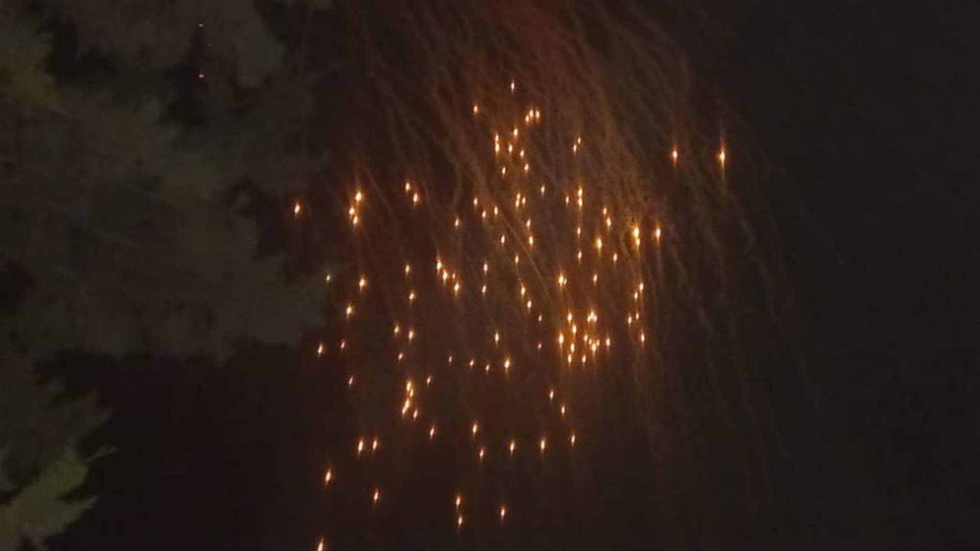 الجيش الإسرائيلي أطلق أكثر من 100 قذيفة فوسفورية فوق الضهيرة واحتراق أحد المنازل (صور)