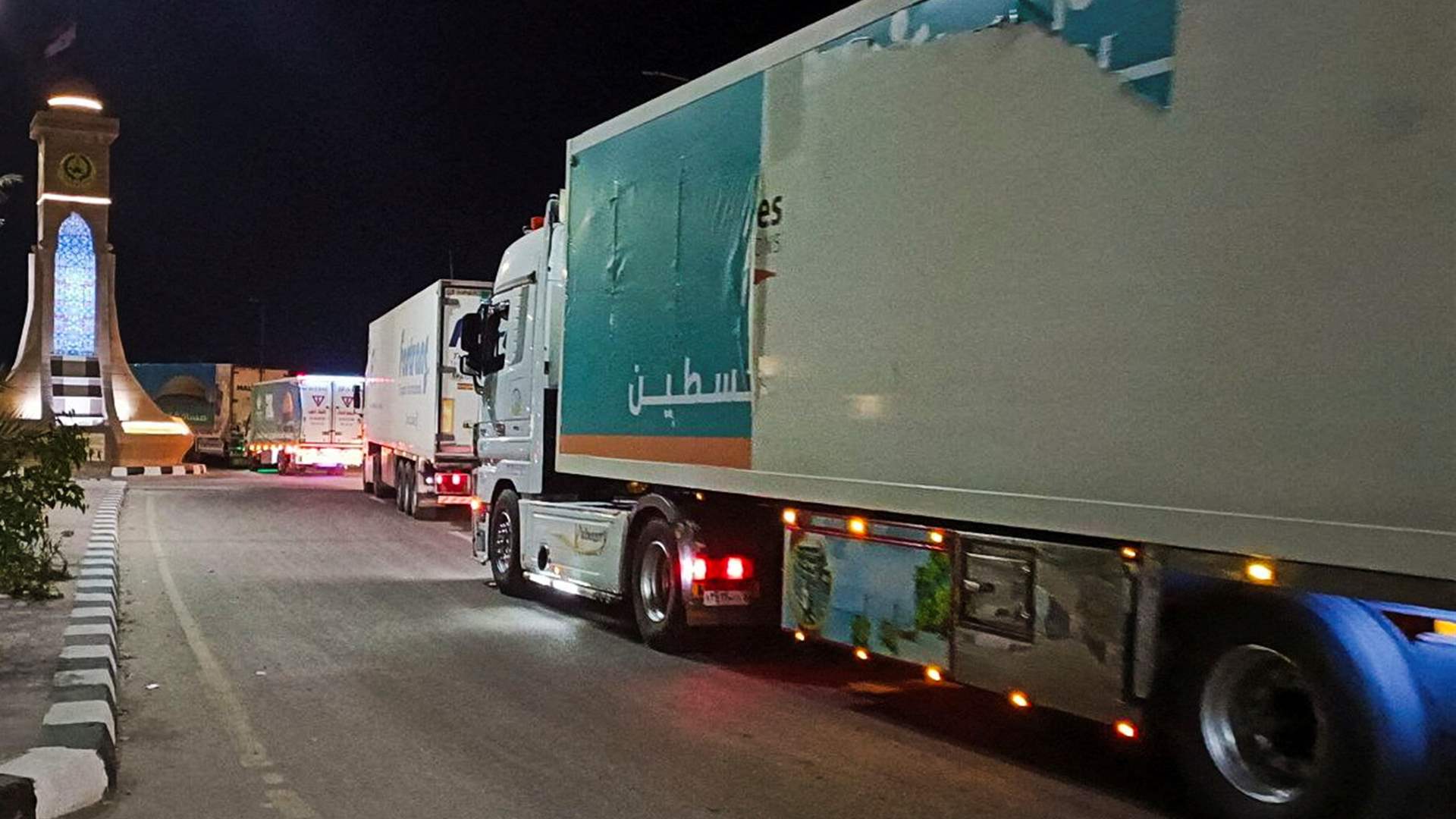 Aid convoys move from Arish towards the Rafah border crossing between Egypt and Gaza 
