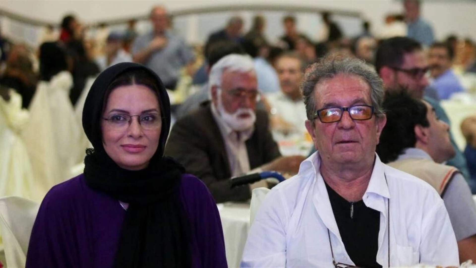 بعد أن تسللوا الى منزله وطعنوه حتى الموت مع زوجته... هوية قاتل المخرج الايراني مهرجوئي كشفت وهذه التفاصيل!
