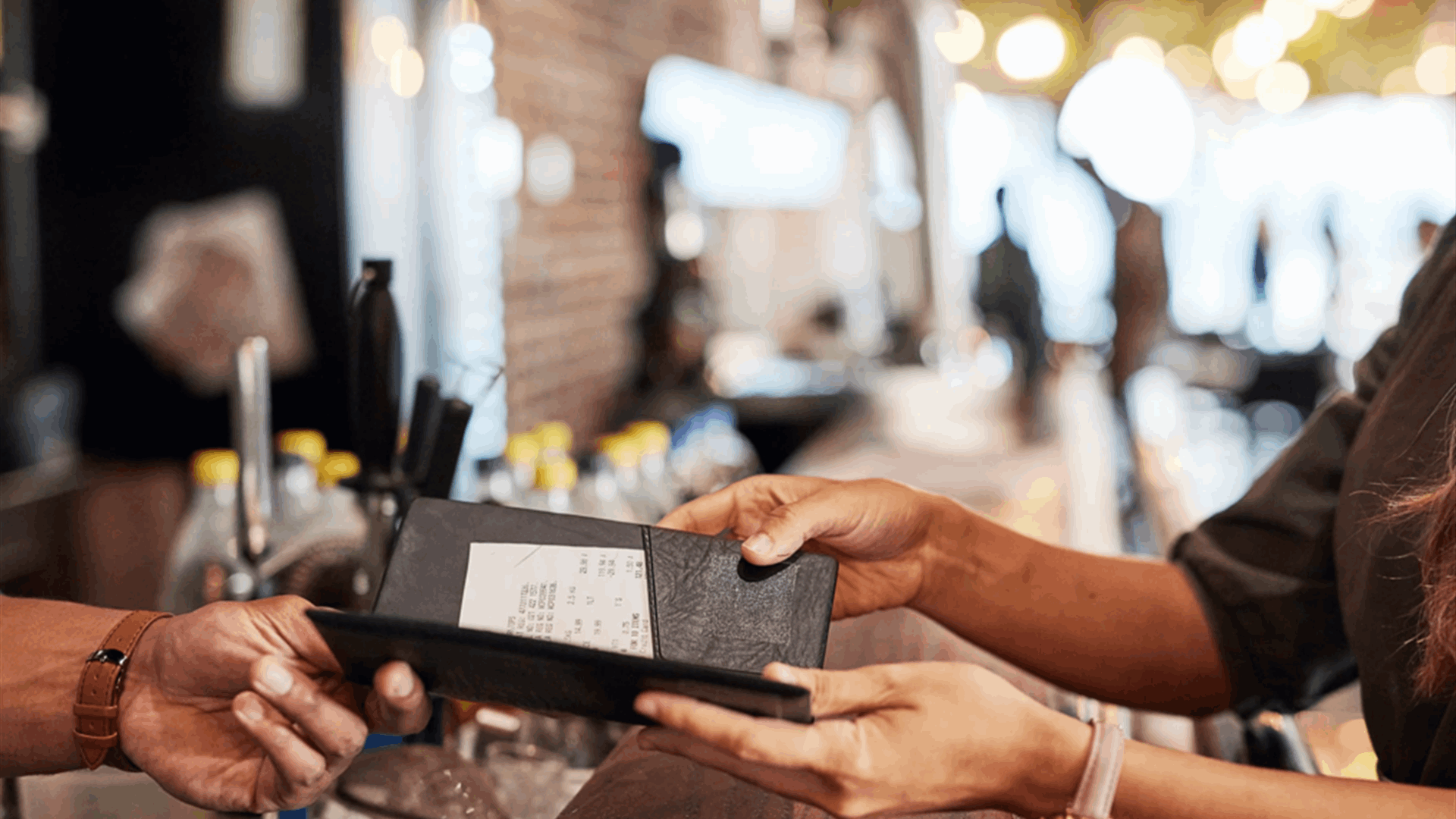 تمكّن من خداع أكثر من 20 مطعماً... هذا ما أقدم على فعله لتجنب دفع فاتورته! 